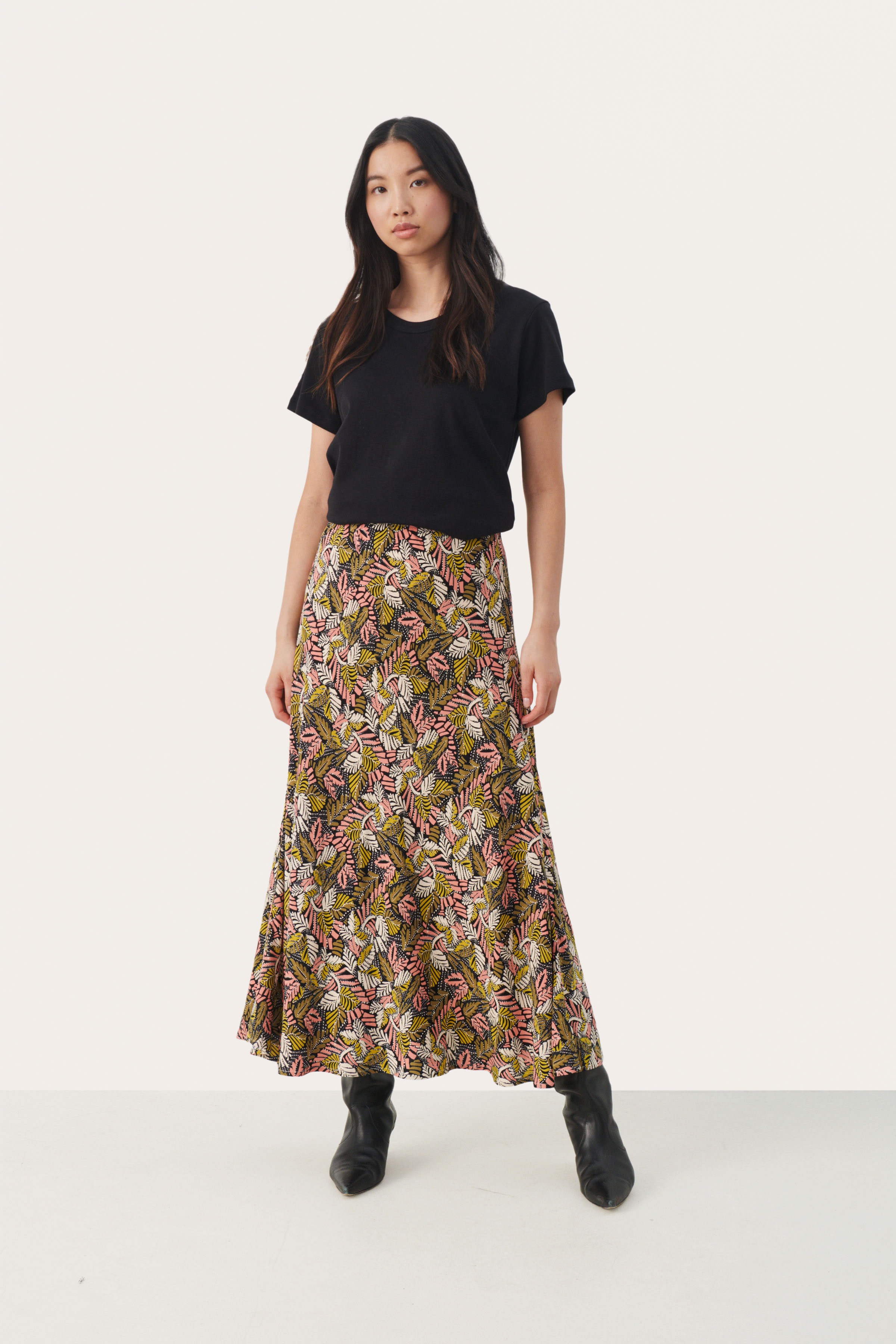 RinPW Skirt LOOKBOOK FRONT 30308074-302389