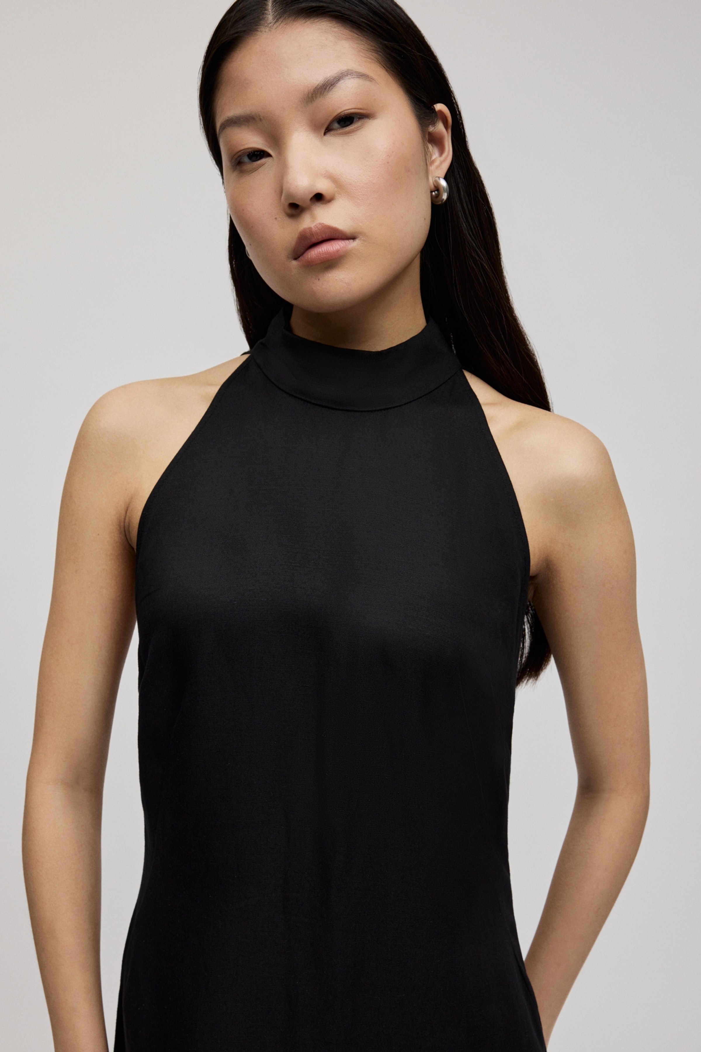 NELA Kjole LOOKBOOK FRONT 30600538-BK999