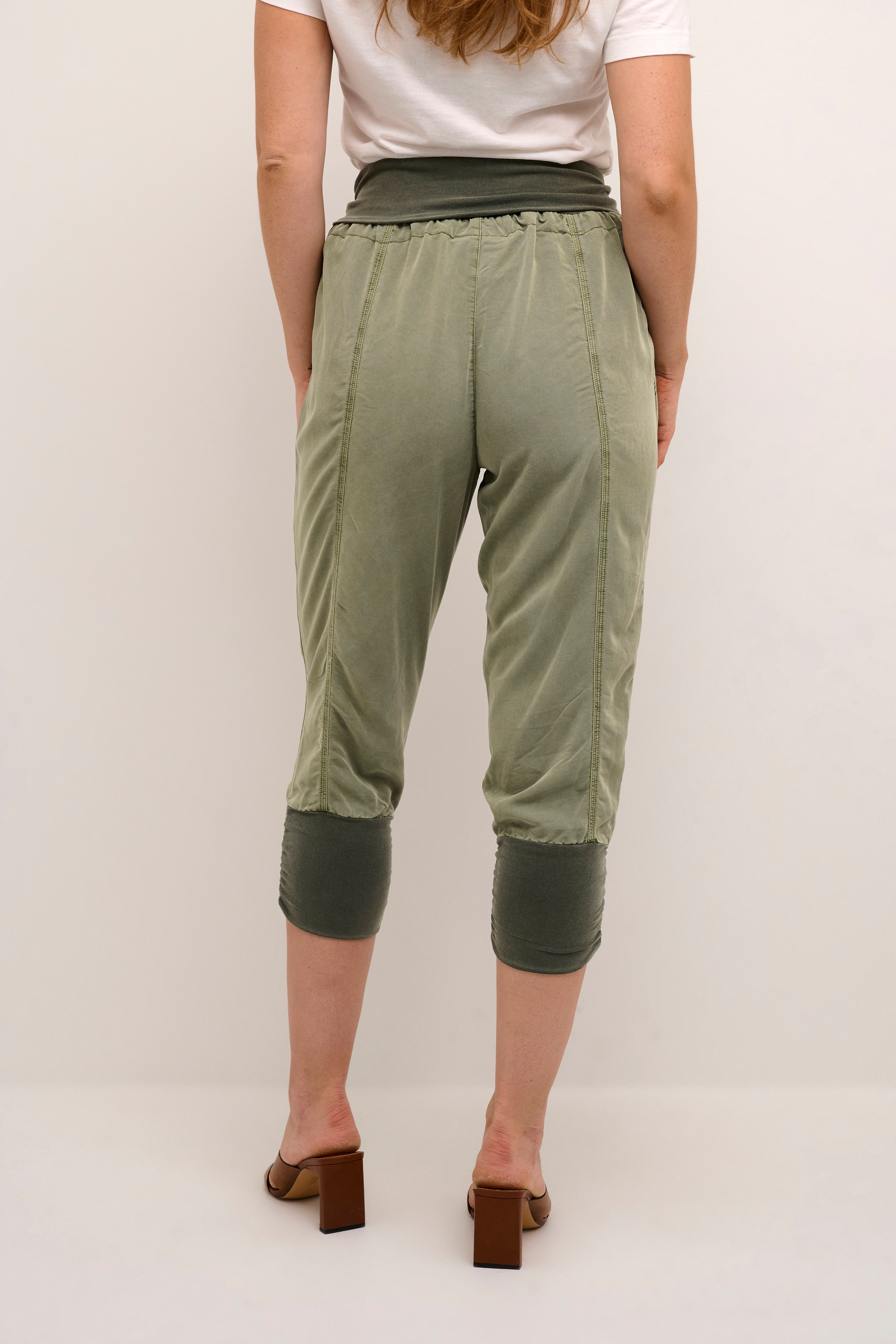 Line Trousers LOOKBOOK BACK 10604697-170115