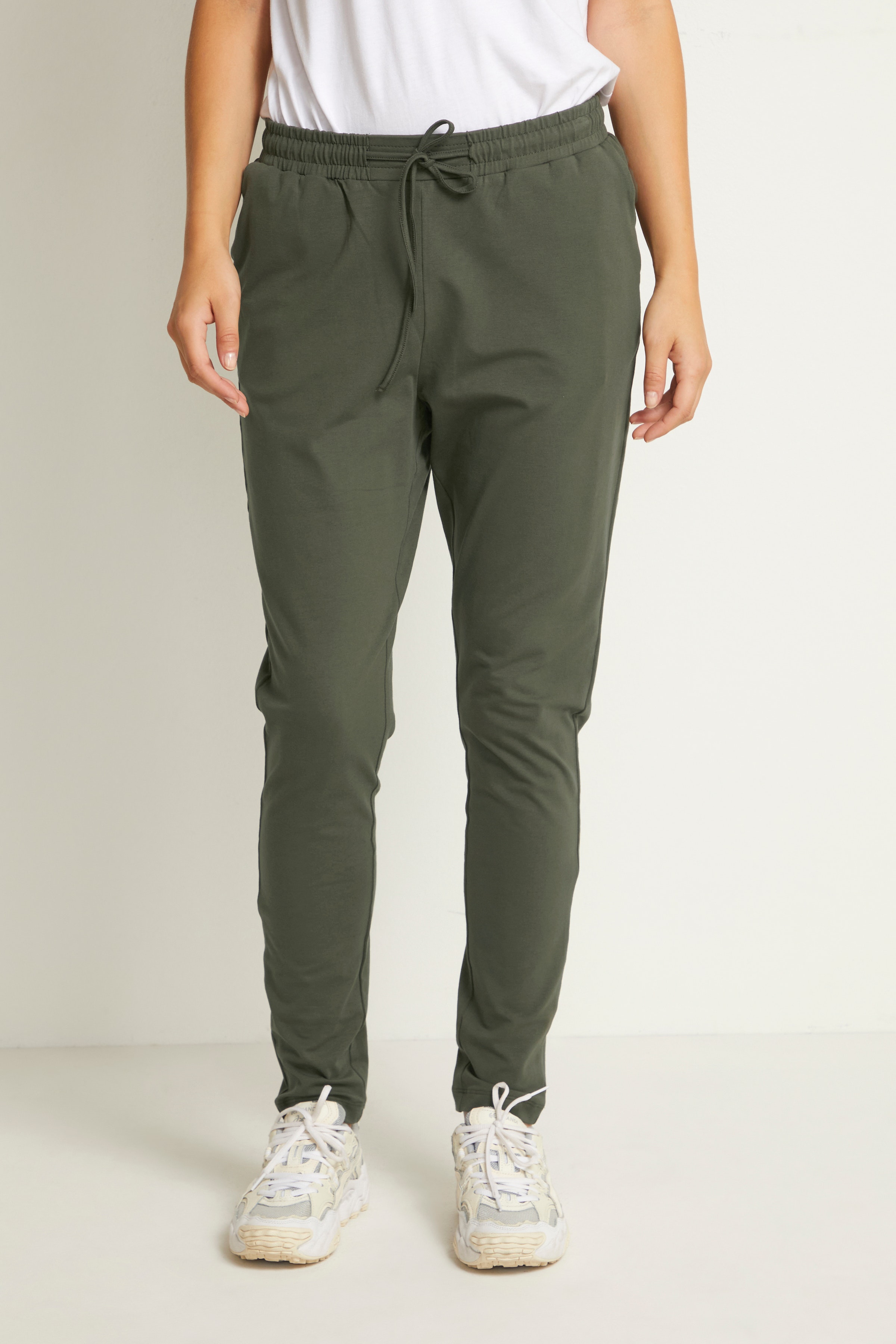 Linda Trousers LOOKBOOK FRONT 10550279-50947