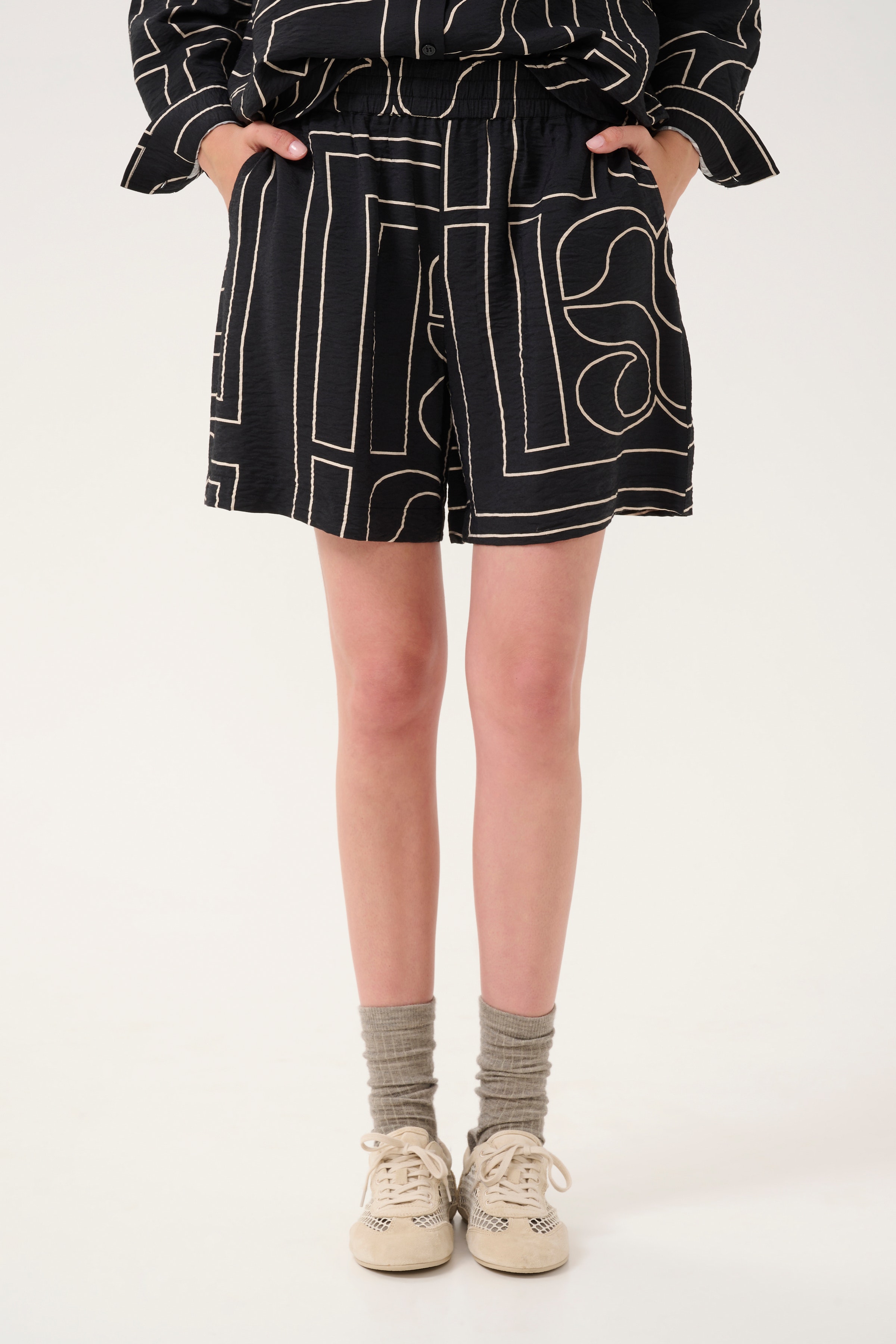 KellyMW Shorts LOOKBOOK FRONT 10705098-107470