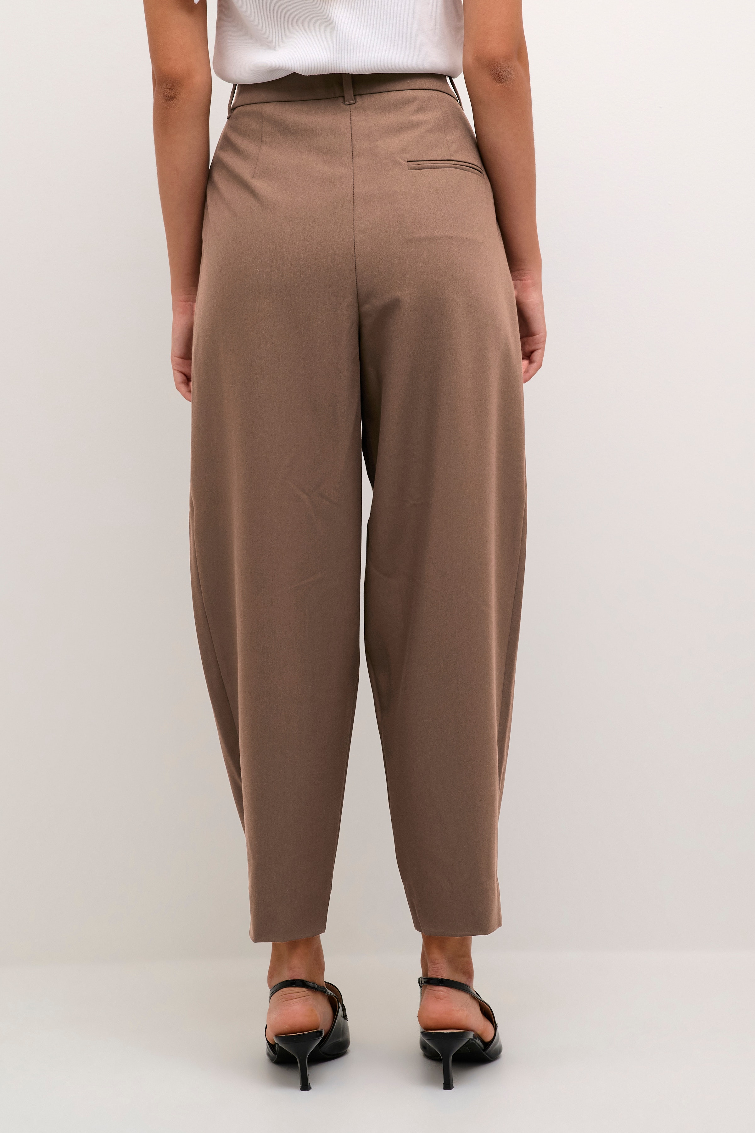 OliseKB Trousers LOOKBOOK BACK 10104926-190809