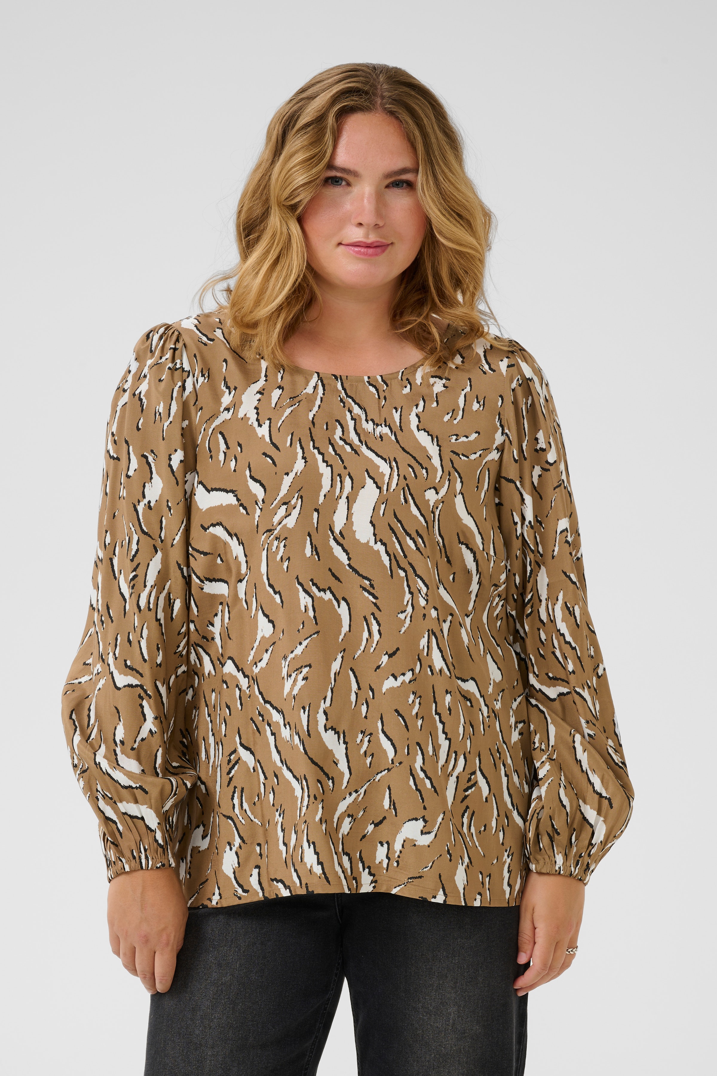 KCmilina Bluse LOOKBOOK FRONT 10583607-108271