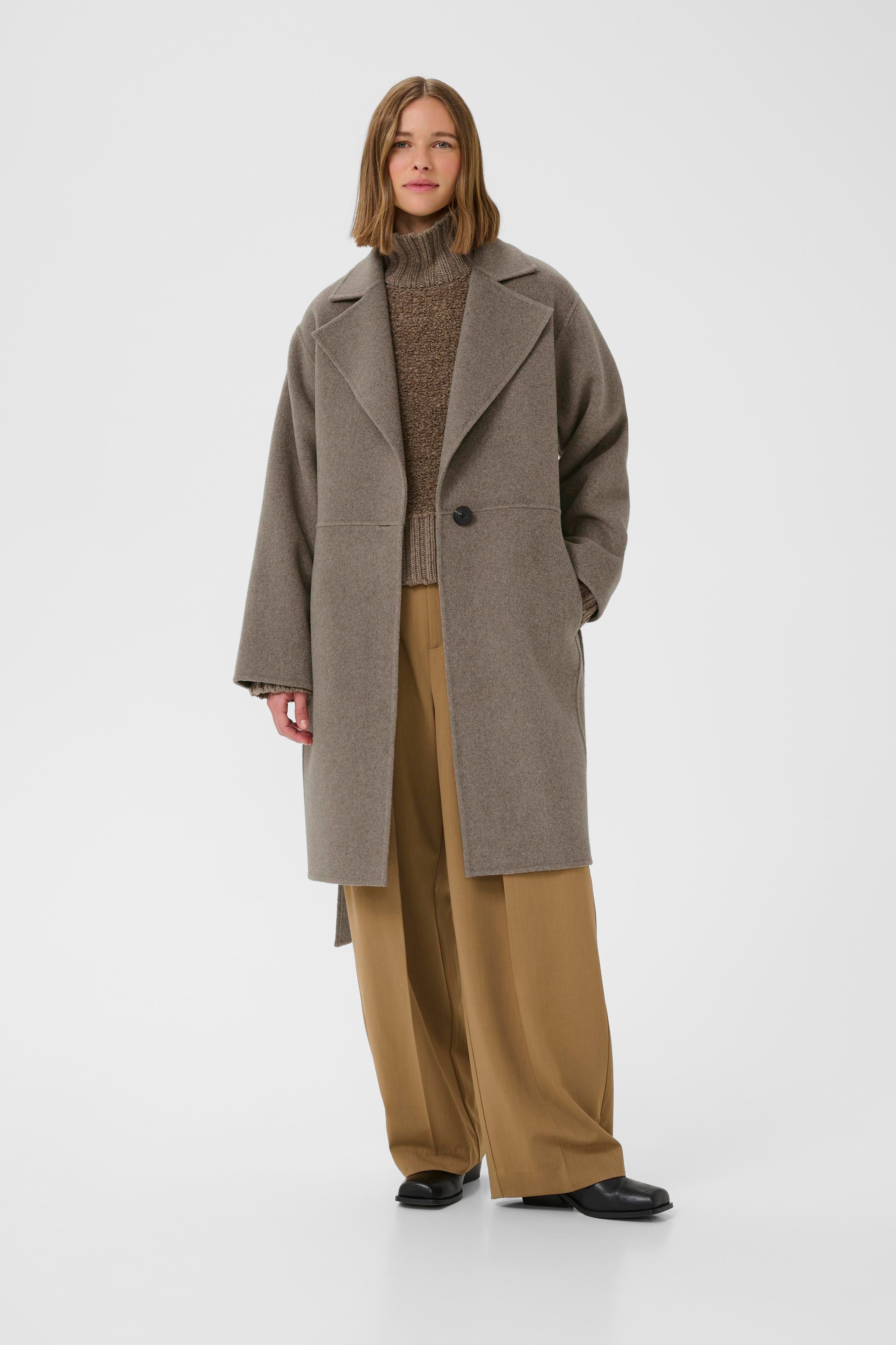 YillaIW Coat LOOKBOOK FRONT 30110609-1813041