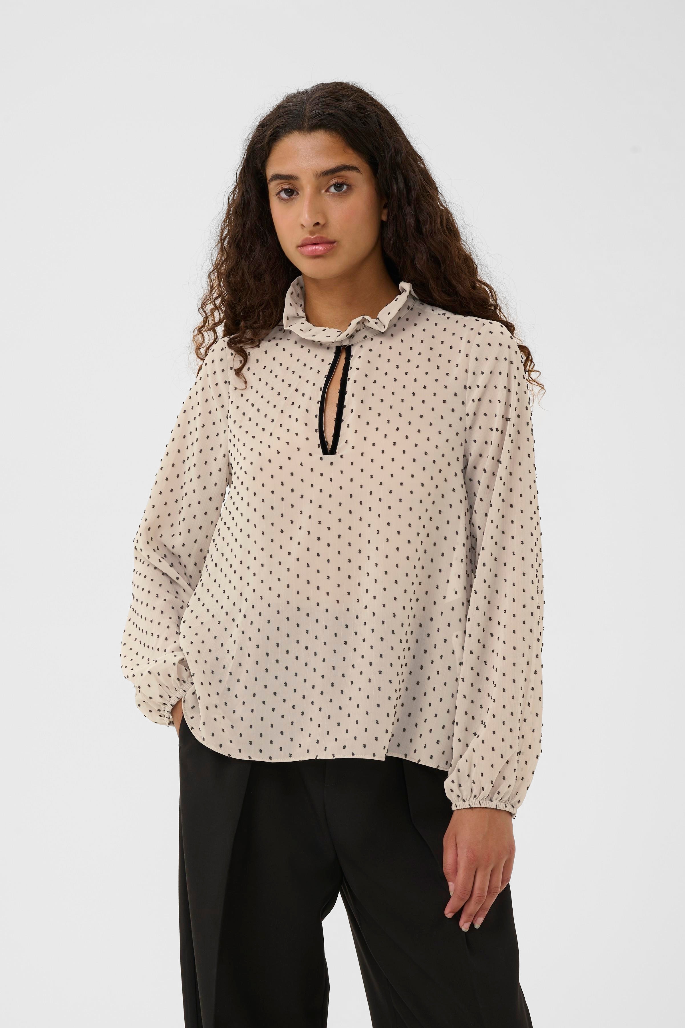 DOTTIEIW Blouse LOOKBOOK FRONT 30112103-161406