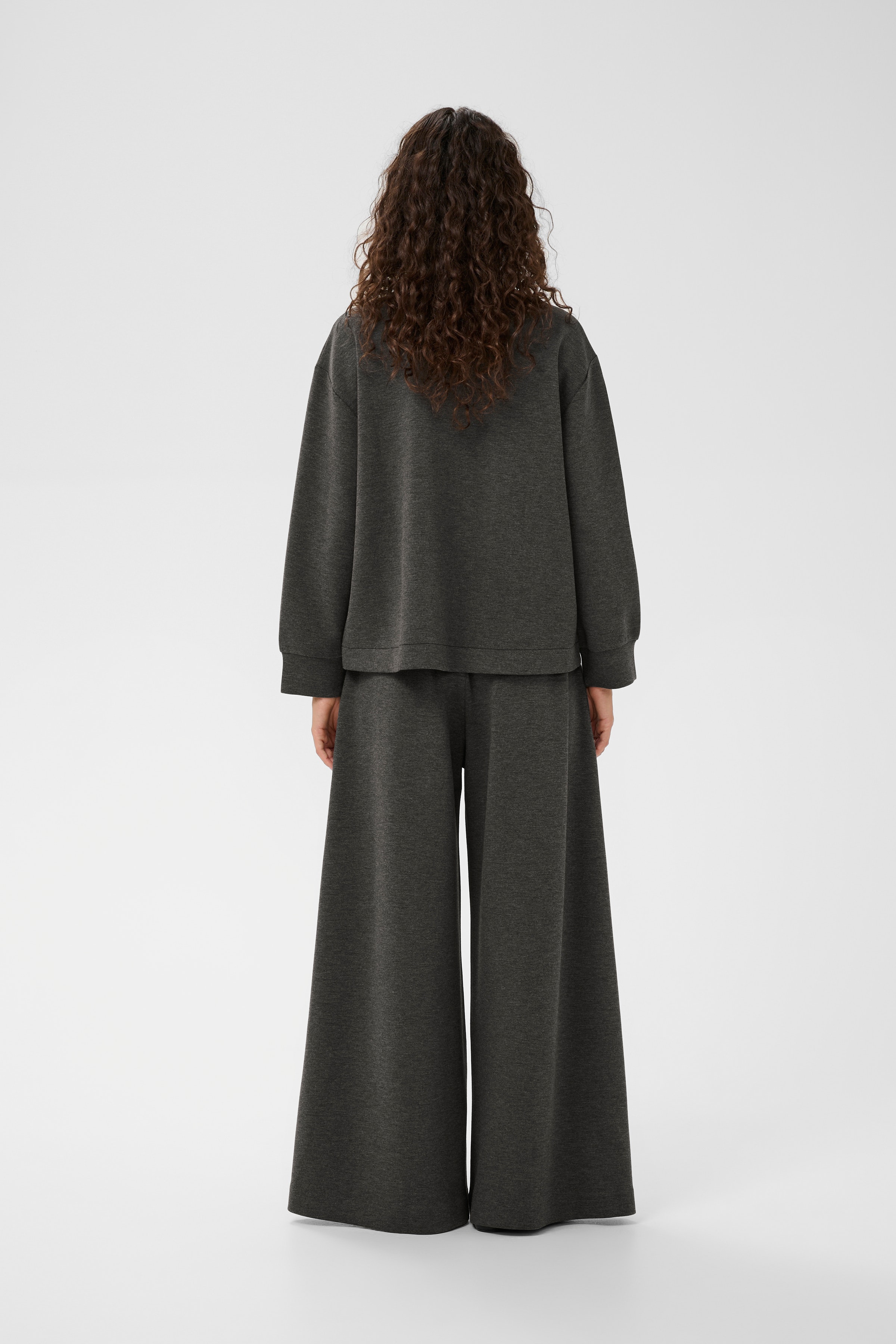 GidaIW Sweatshirt LOOKBOOK BACK 30111104-300596