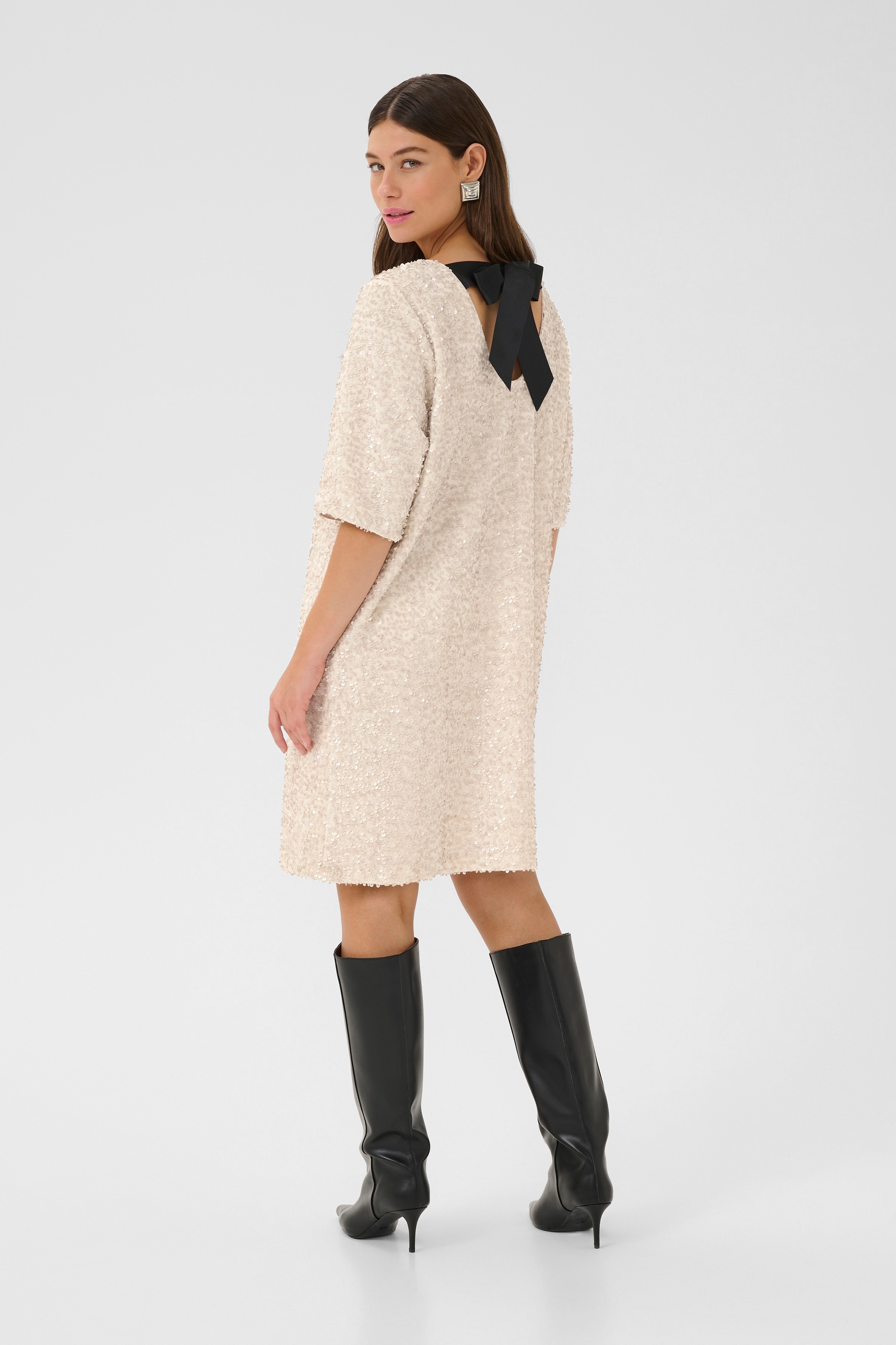CUnali Paljettklänning LOOKBOOK BACK 50112510-120304