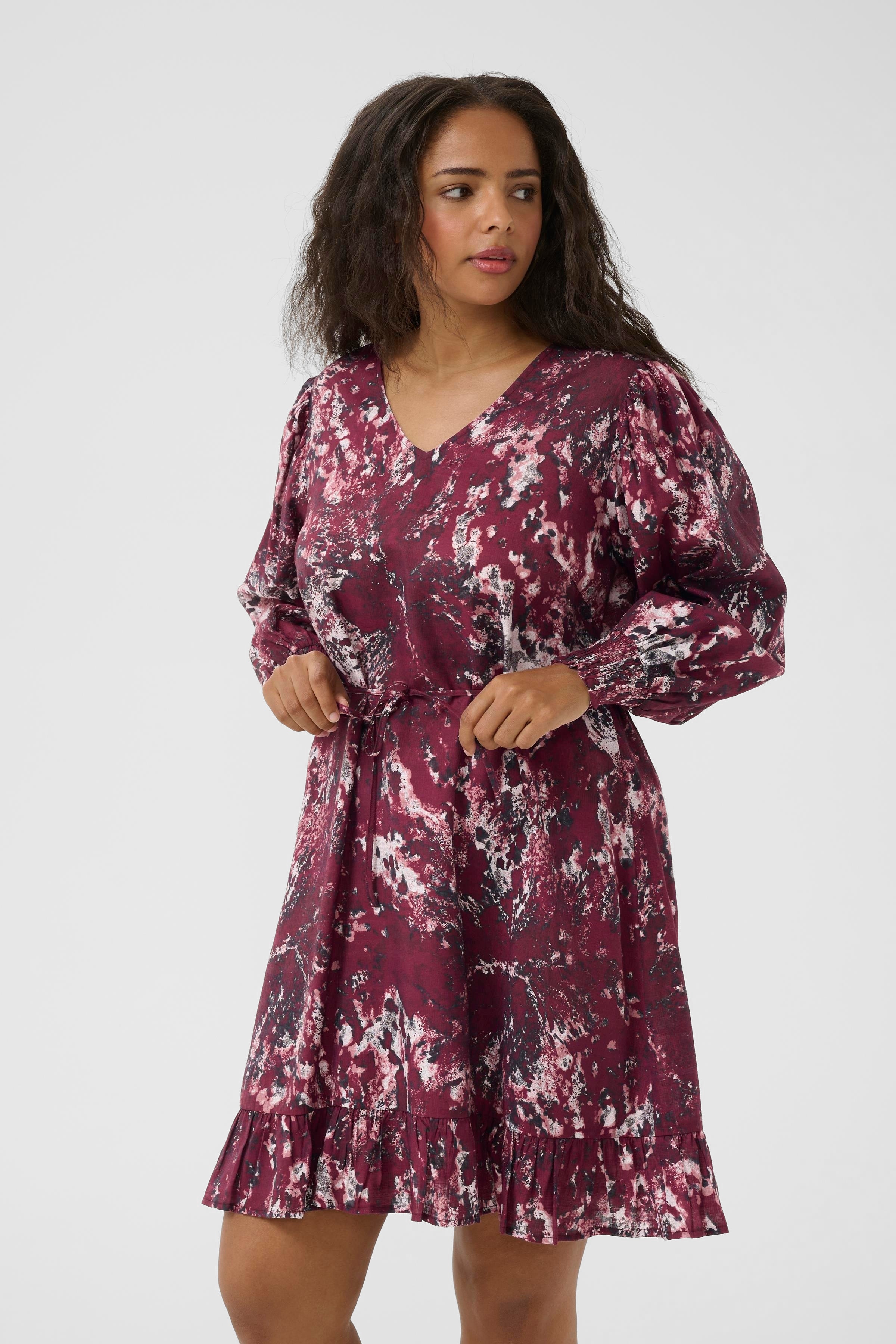 KCmina Kleid LOOKBOOK FRONT 10583672-108210