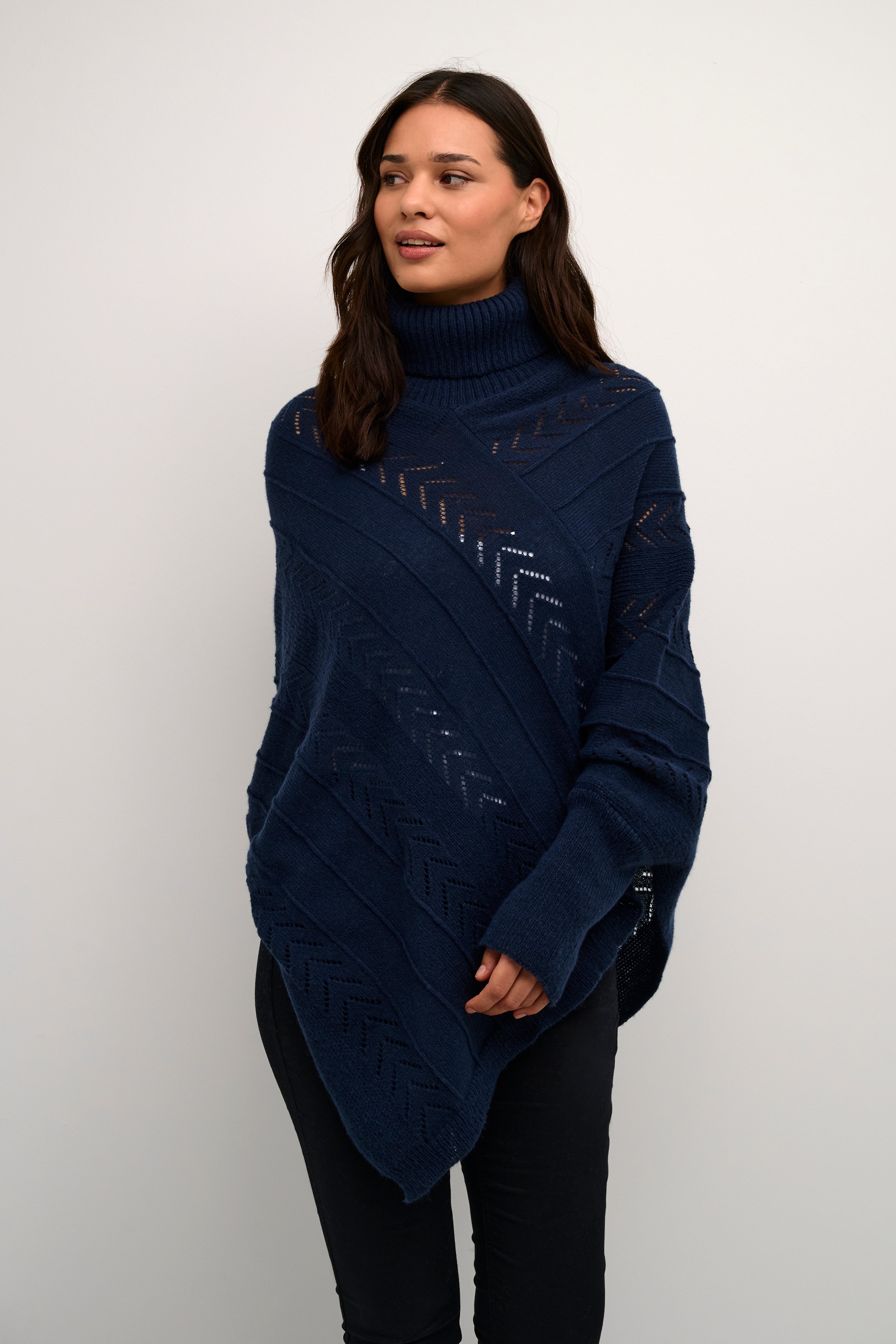 CRHoliday Poncho LOOKBOOK FRONT 10612387-194010