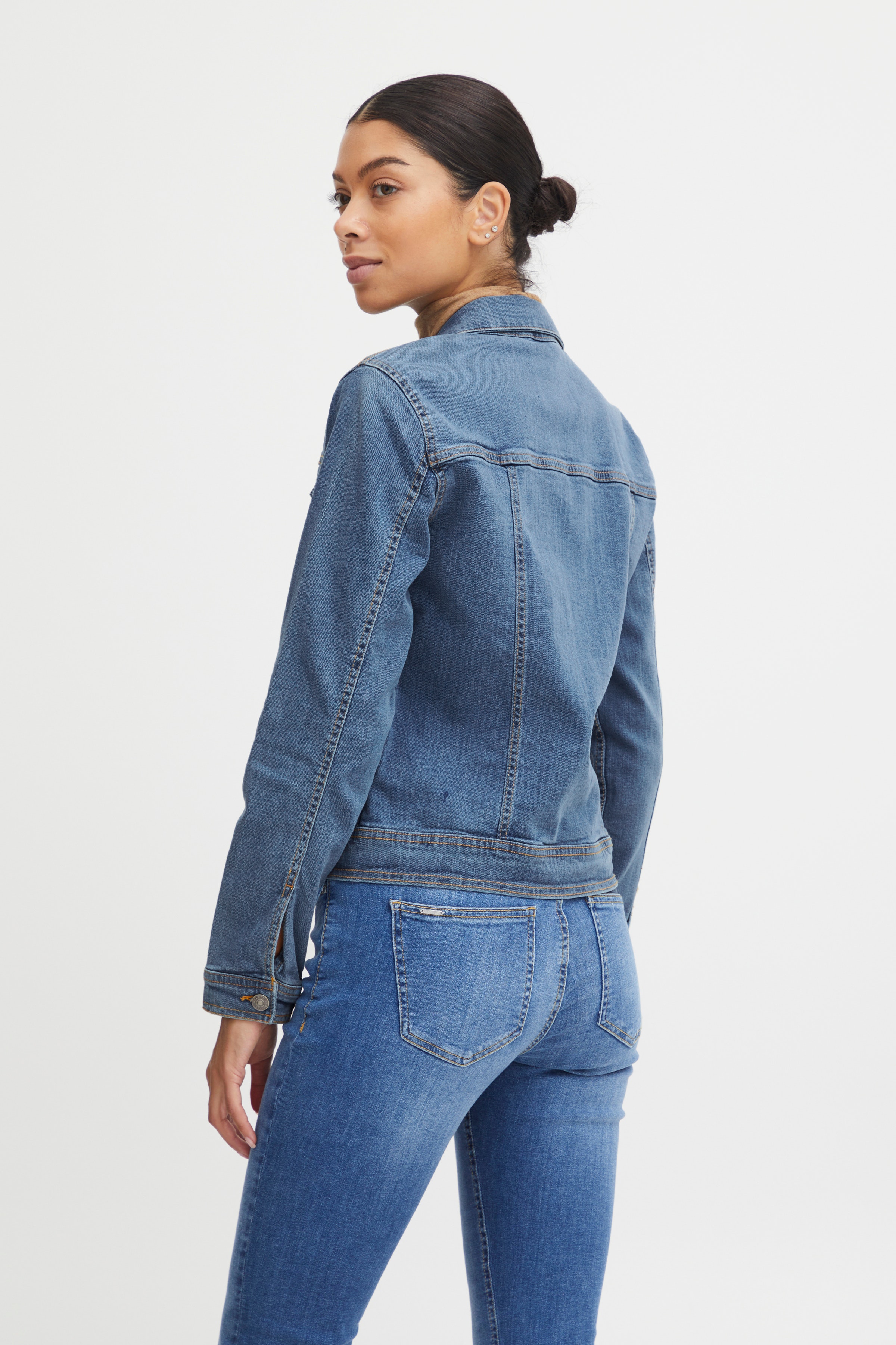 BYPULLY Causal jas LOOKBOOK BACK 20809417-200461