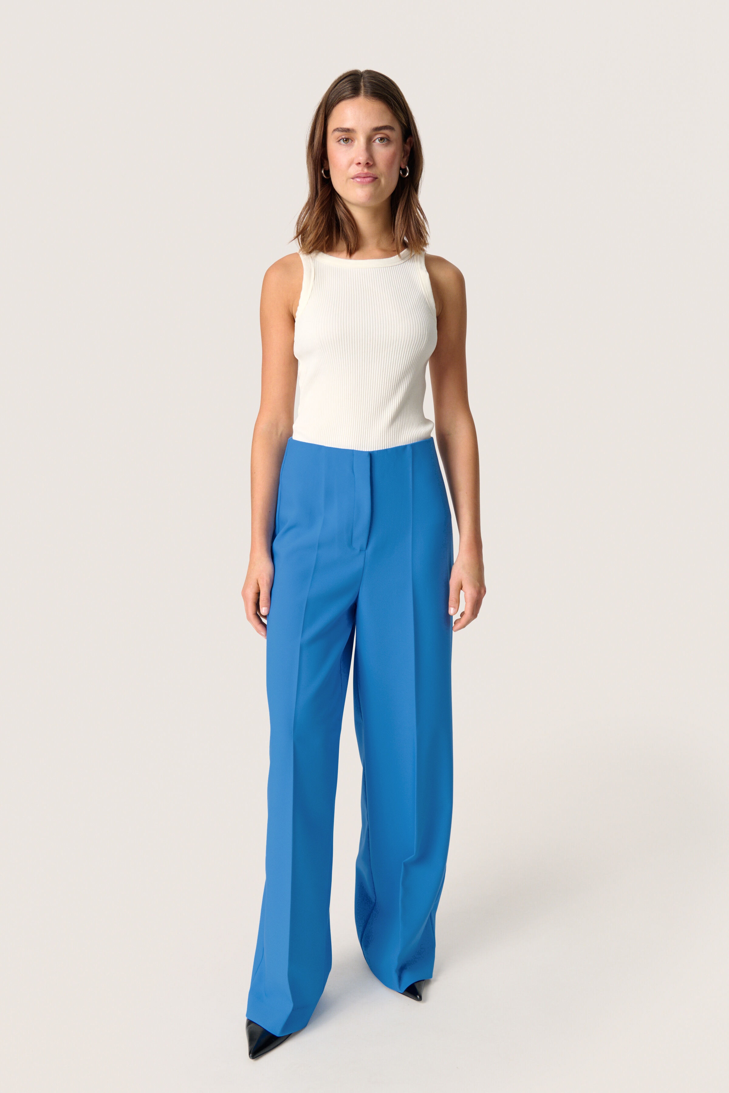 SLCorinne Wide Hose LOOKBOOK FRONT 30407228-184043