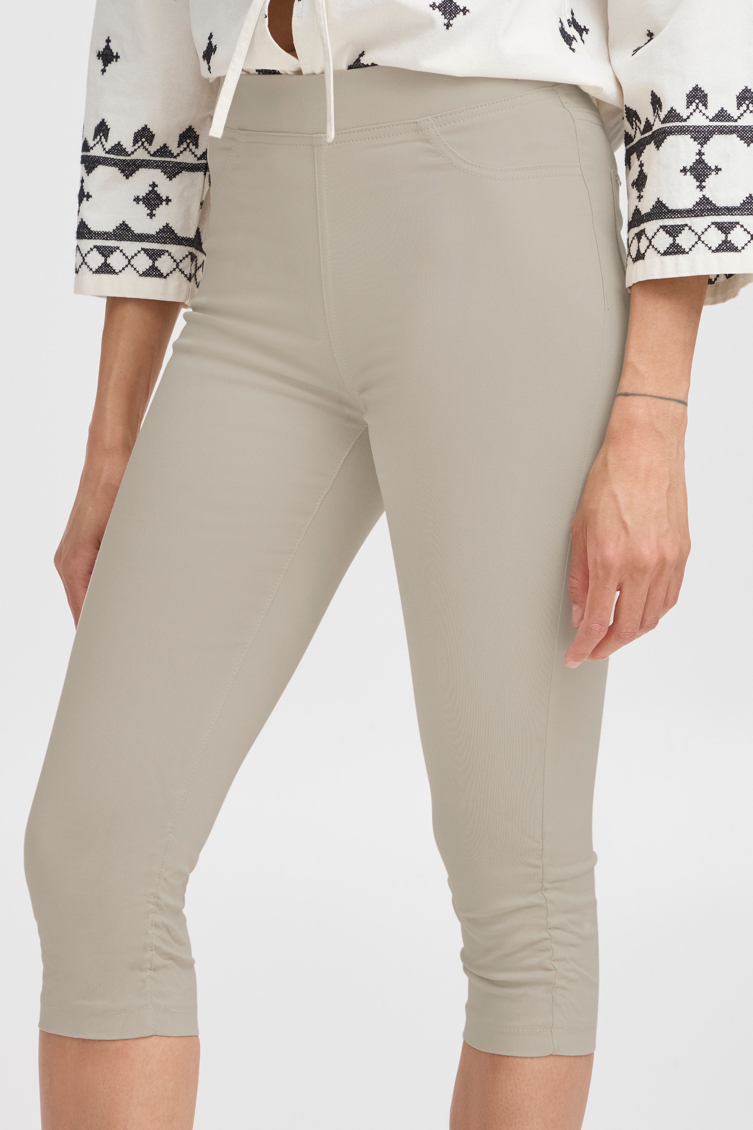 BYKEIRA Caprihose LOOKBOOK DETAIL 20805611-140708