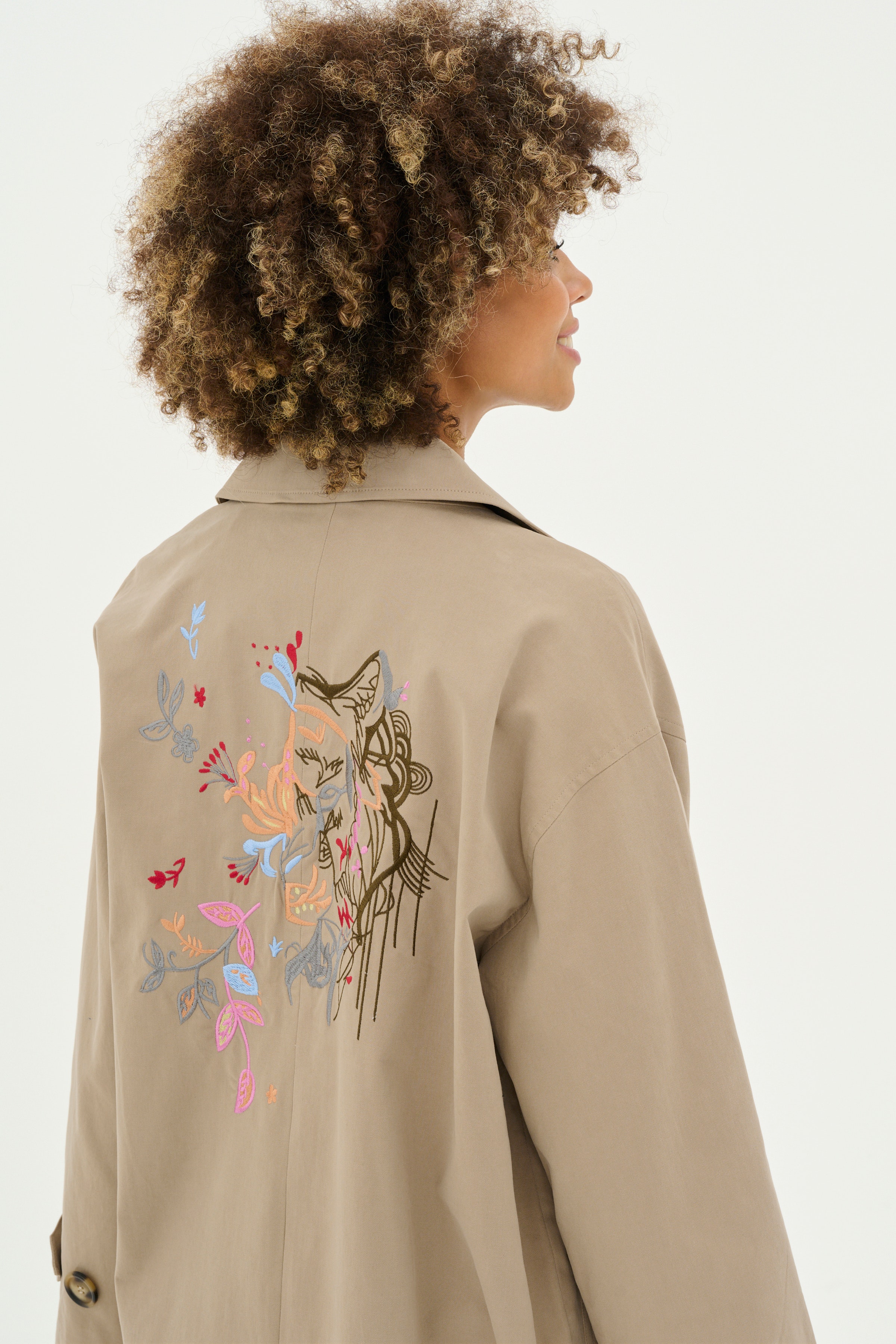 CUaugustina Trenchcoat with embroidery LOOKBOOK DETAIL 50110718-171009