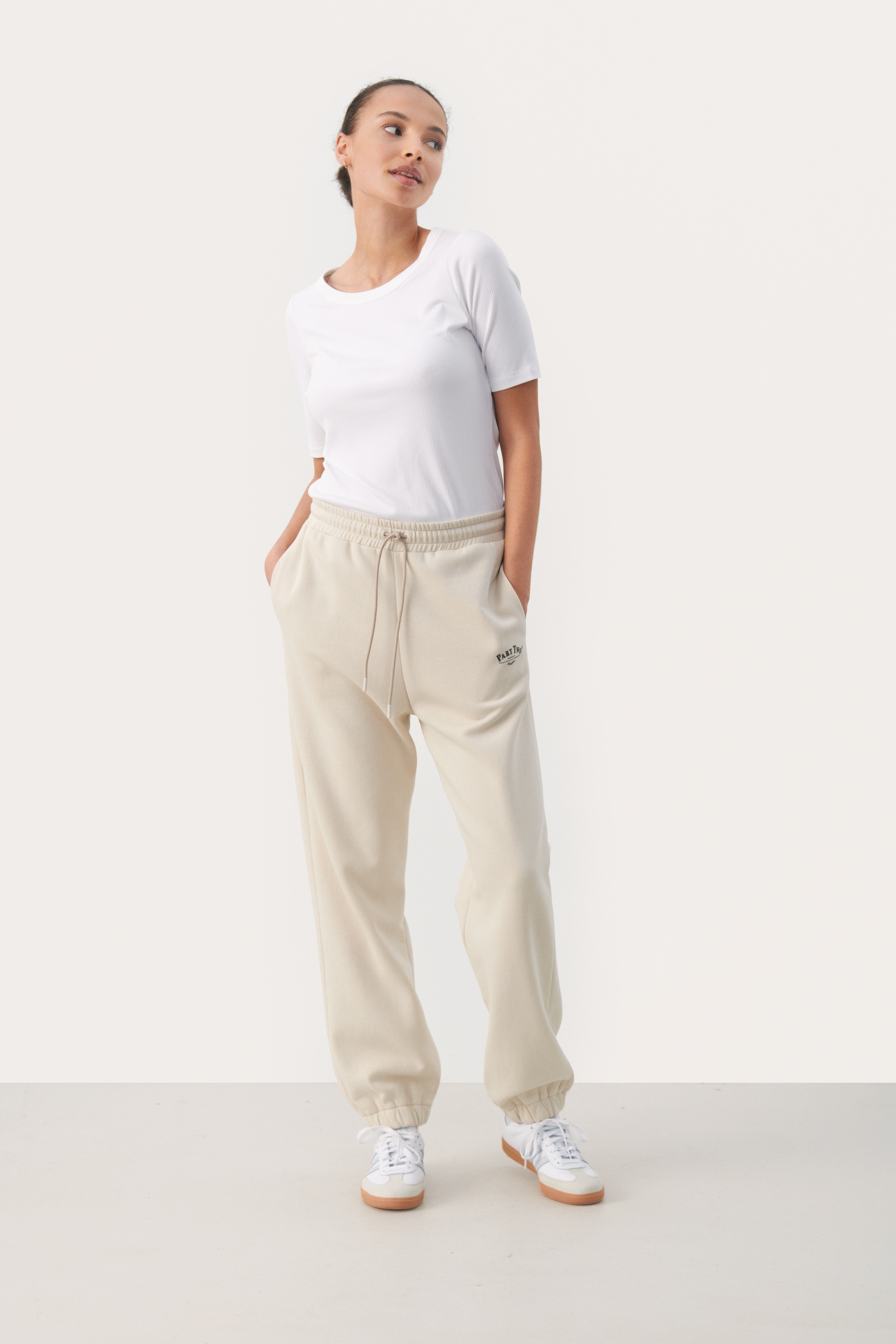 AmiaPW Trousers LOOKBOOK FRONT 30309126-130400