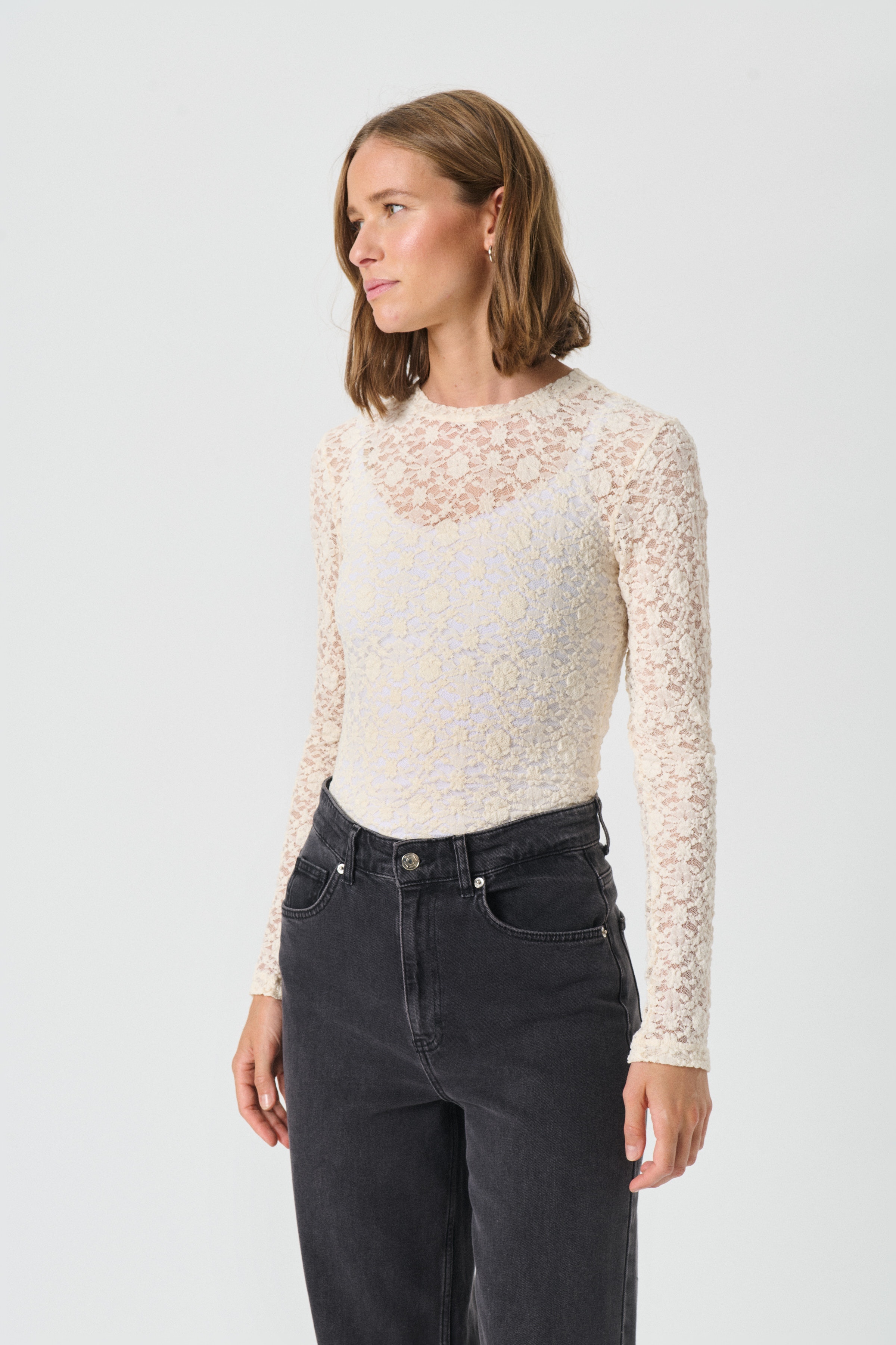 VenetiaPW T-shirt LOOKBOOK FRONT 30310186-120304