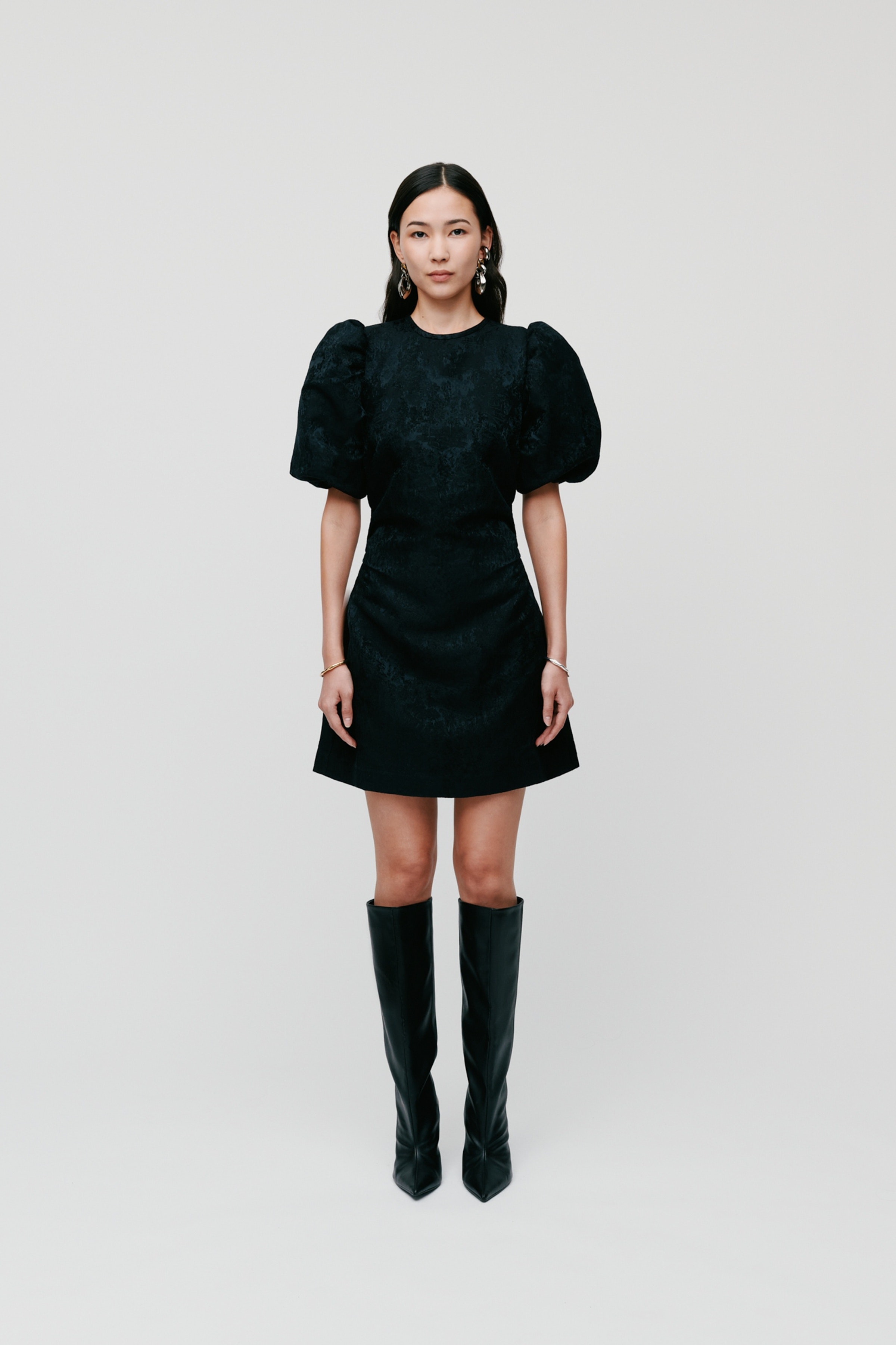 Nissa Kjole LOOKBOOK FRONT 30600539-BK999