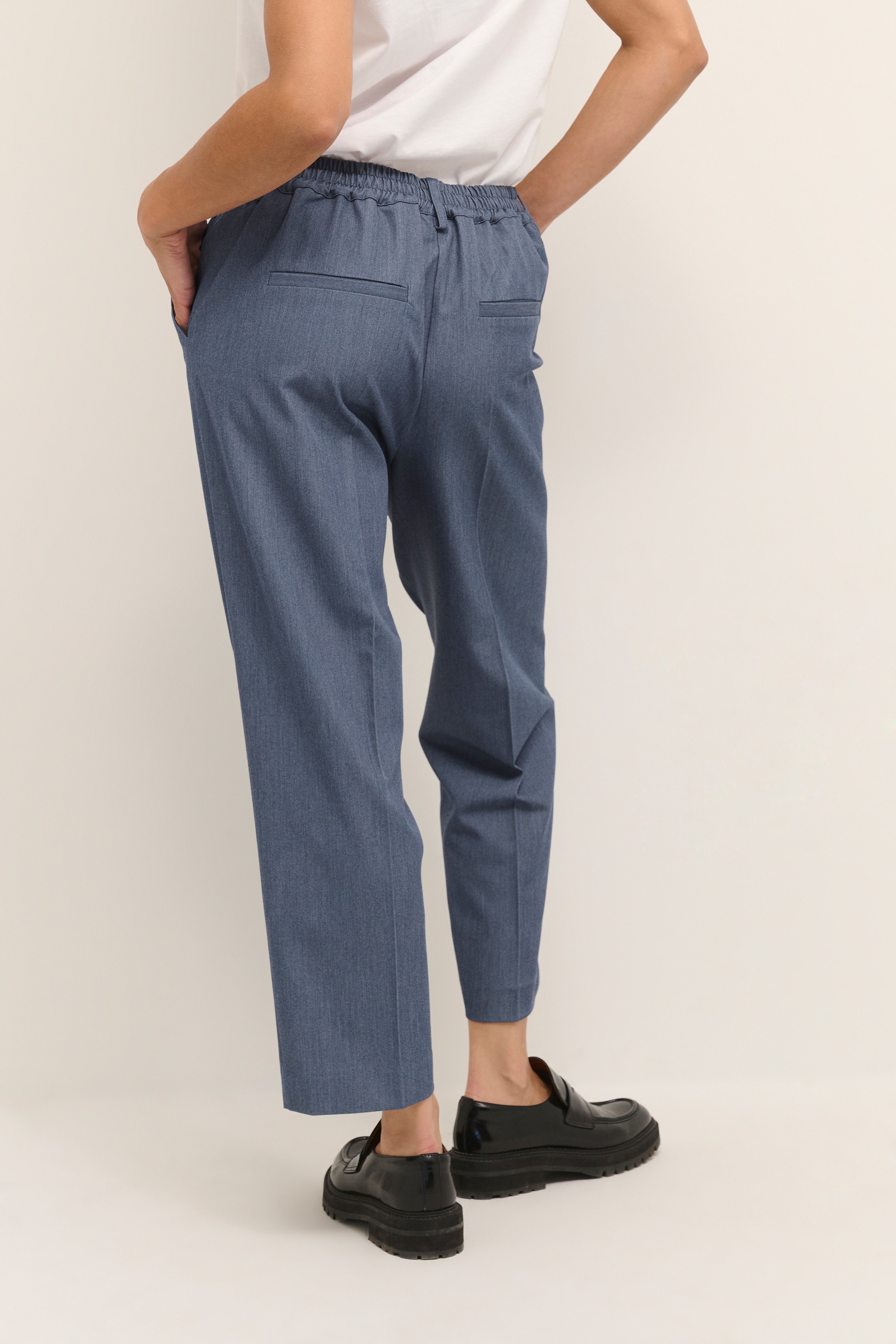 KAsakura Cropped Pants LOOKBOOK BACK 10506127-193929