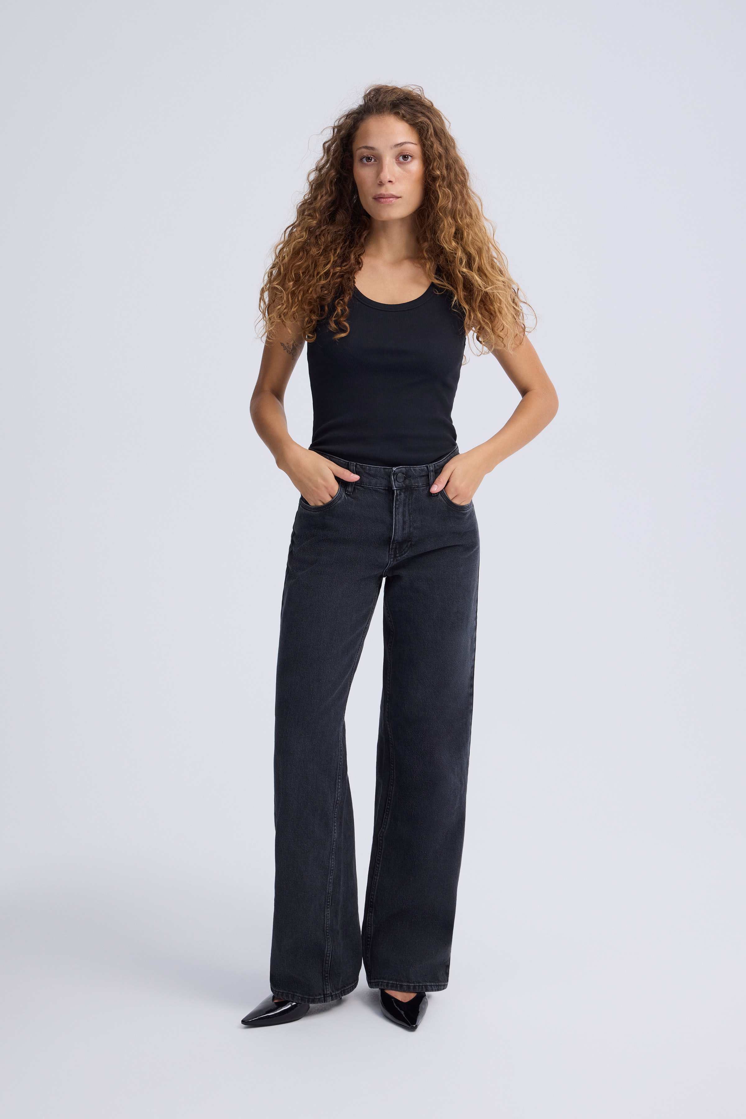 PZVEGA HW JEANS WIDE LEG LOOKBOOK FRONT 50207173-200004
