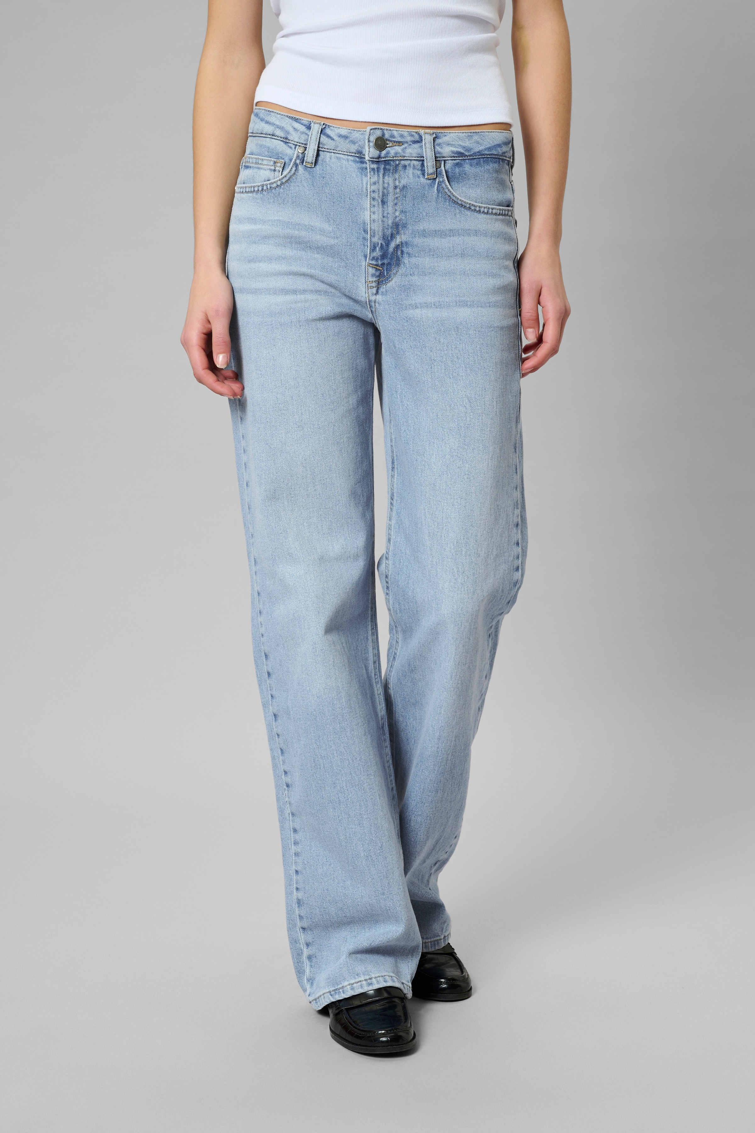 05 THE LOUIS HIGH WIDE LOOKBOOK FRONT 10704222-100045