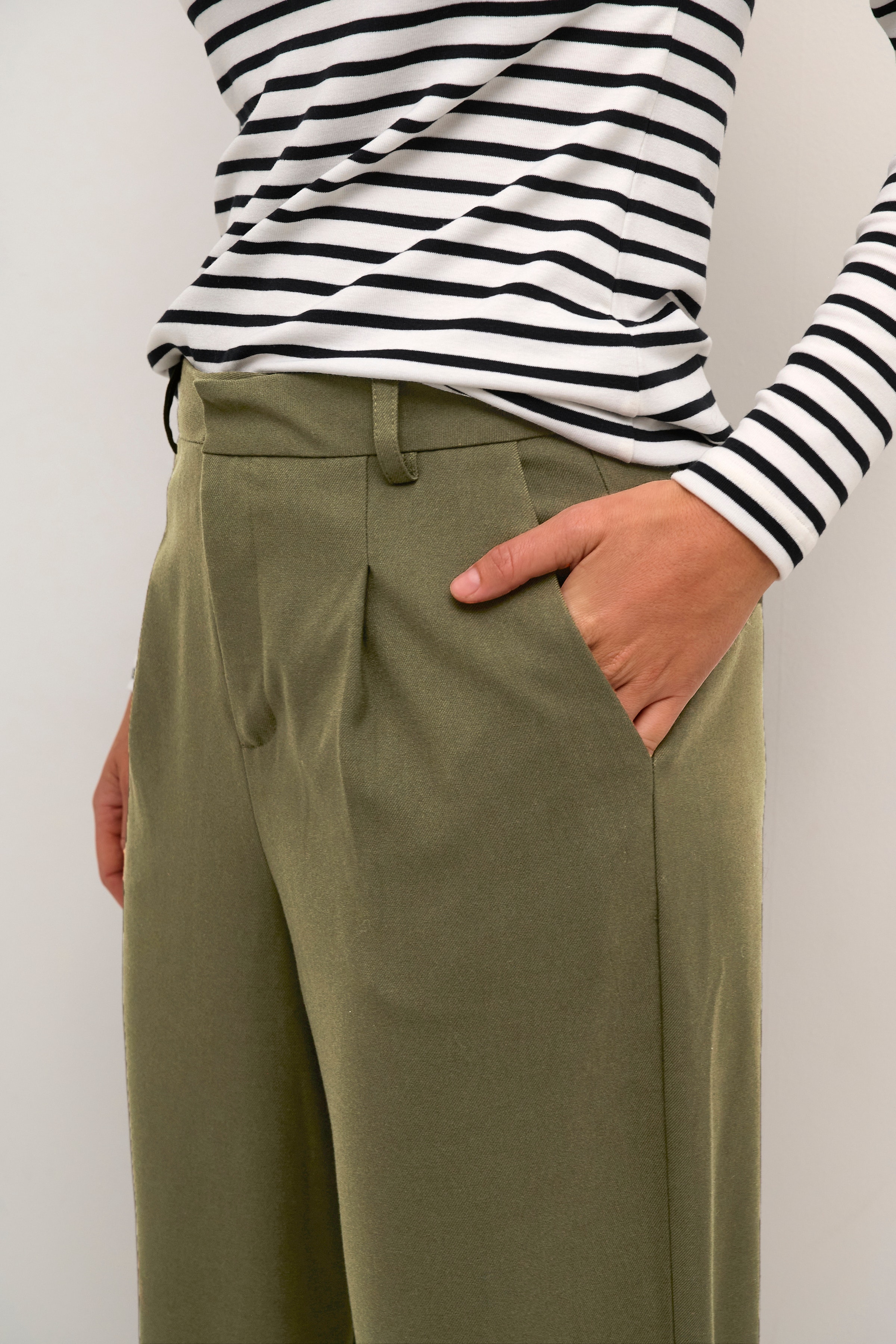 KAmerle Trousers LOOKBOOK DETAIL 10504769-190414