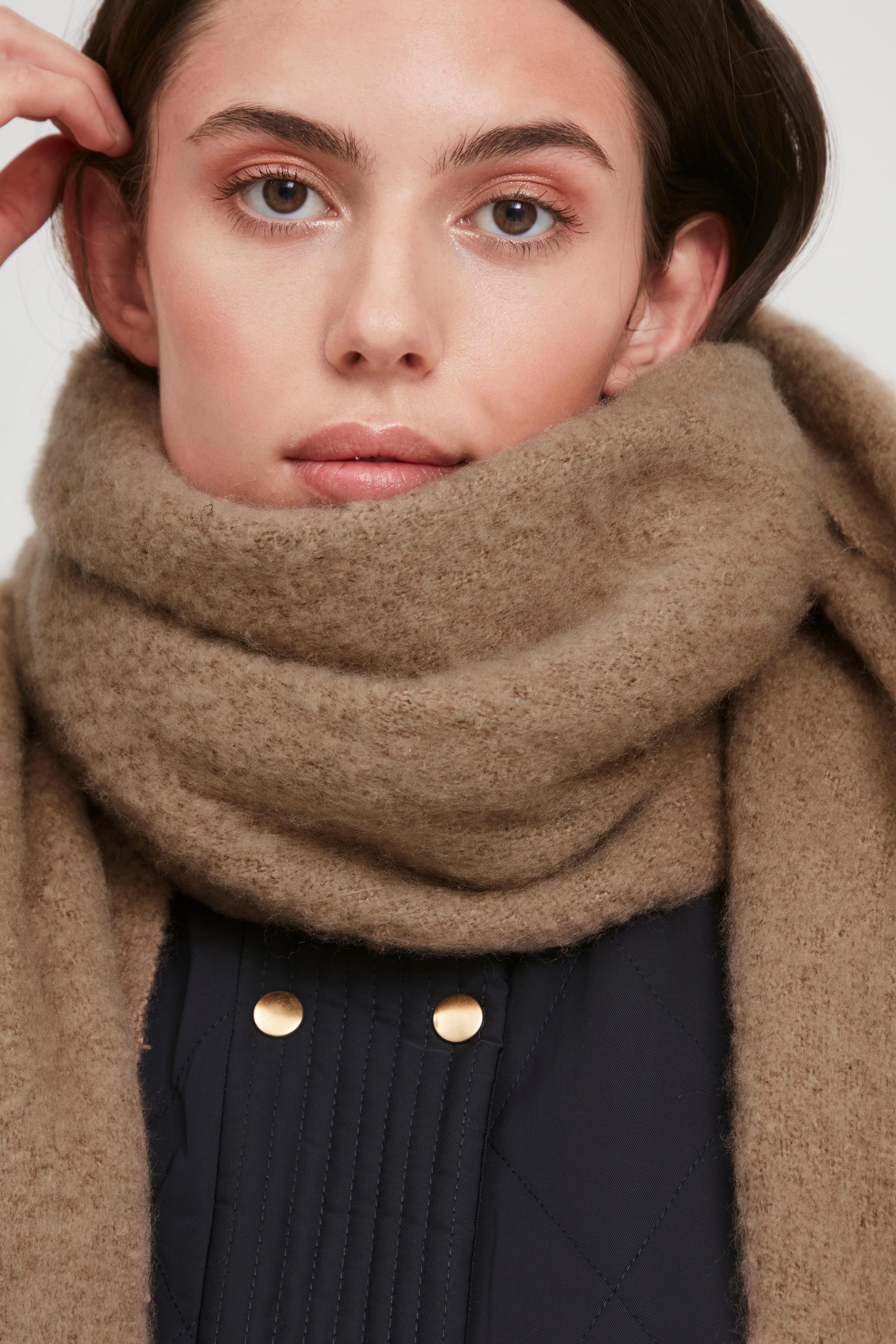 IABREW Scarf LOOKBOOK DETAIL 20112665-161310