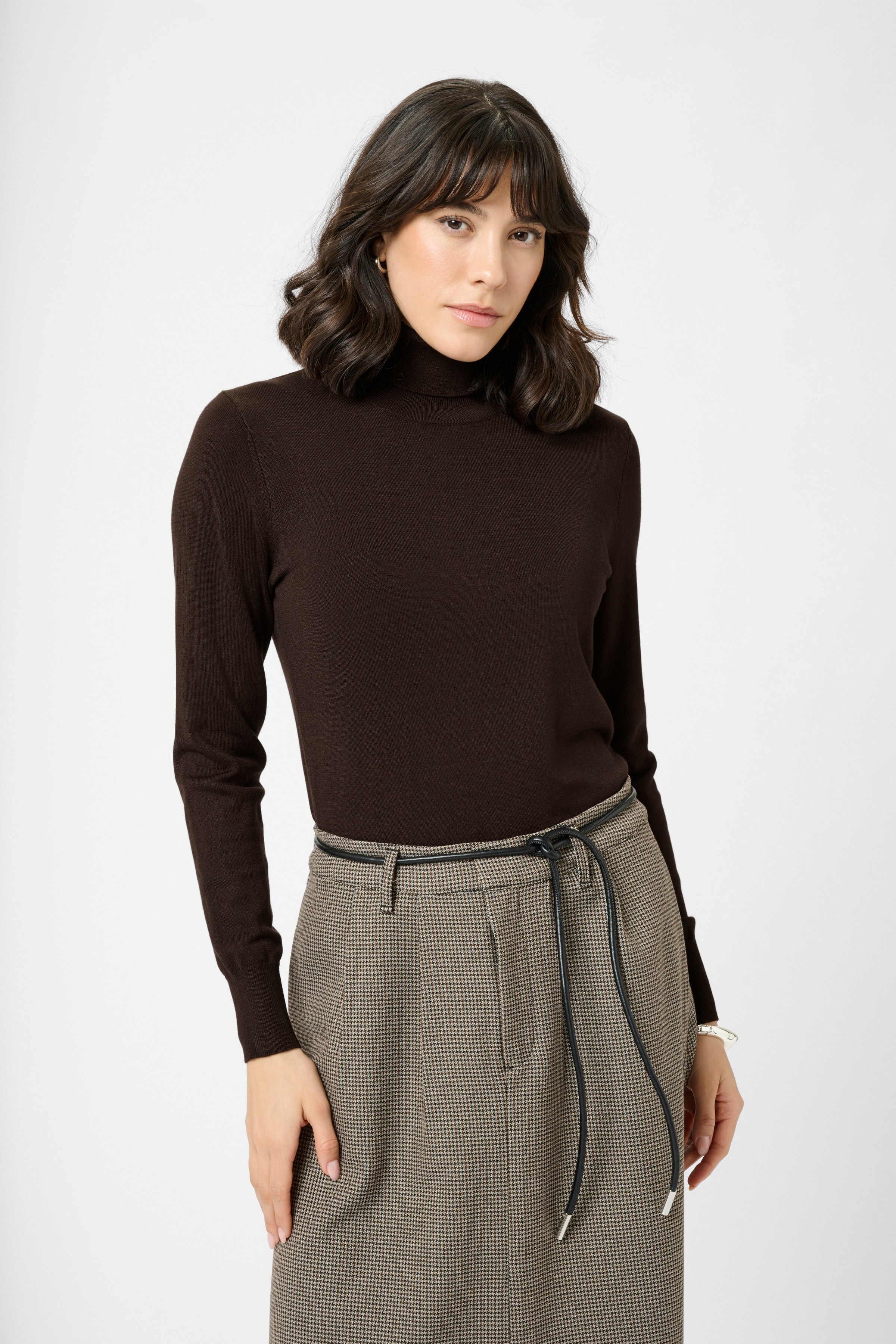 Astrid Pullover LOOKBOOK FRONT 500023-191111