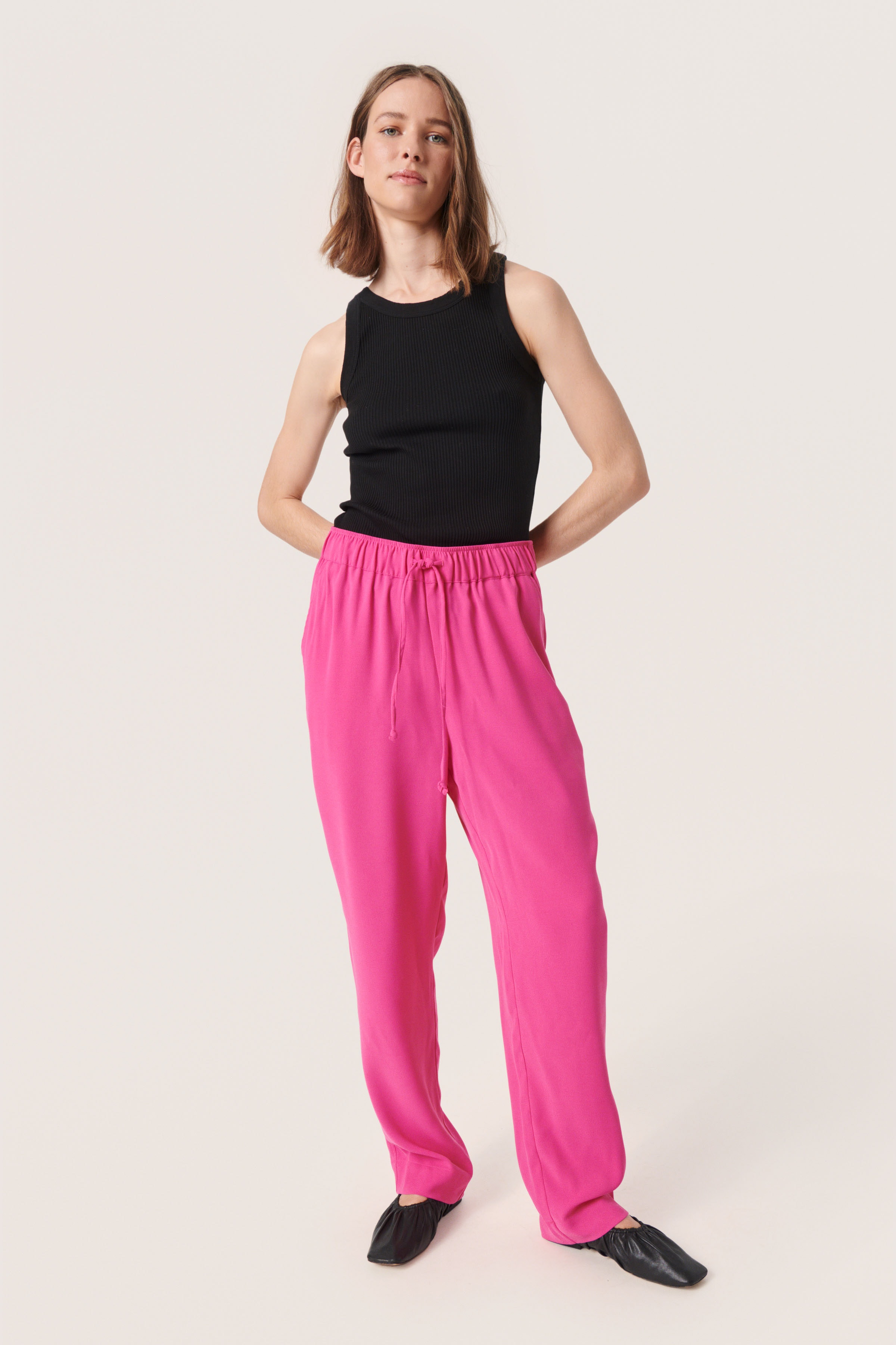 SLShirley Trousers LOOKBOOK FRONT 30406346-182330