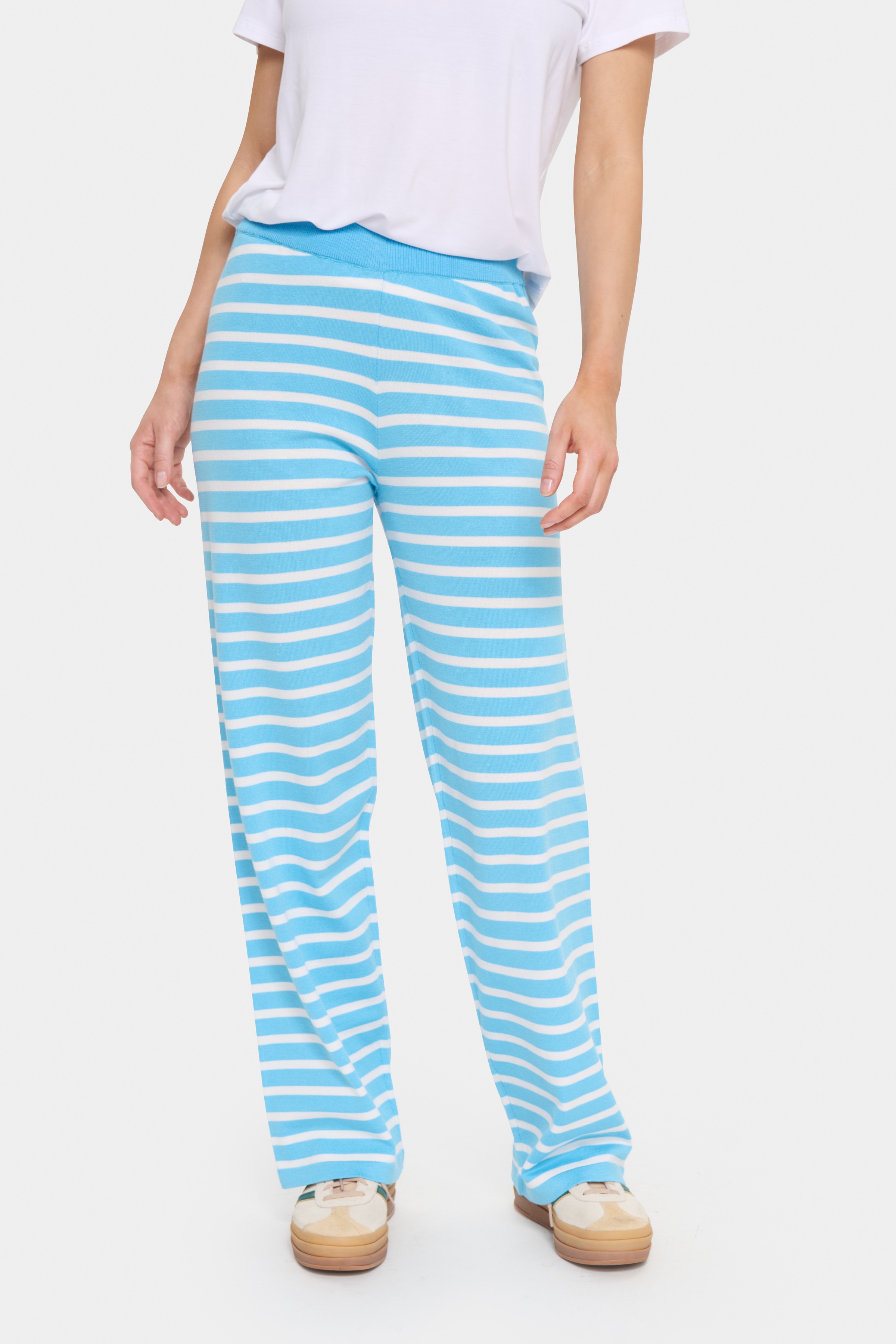 MilaSZ Hose LOOKBOOK FRONT 30513549-303554