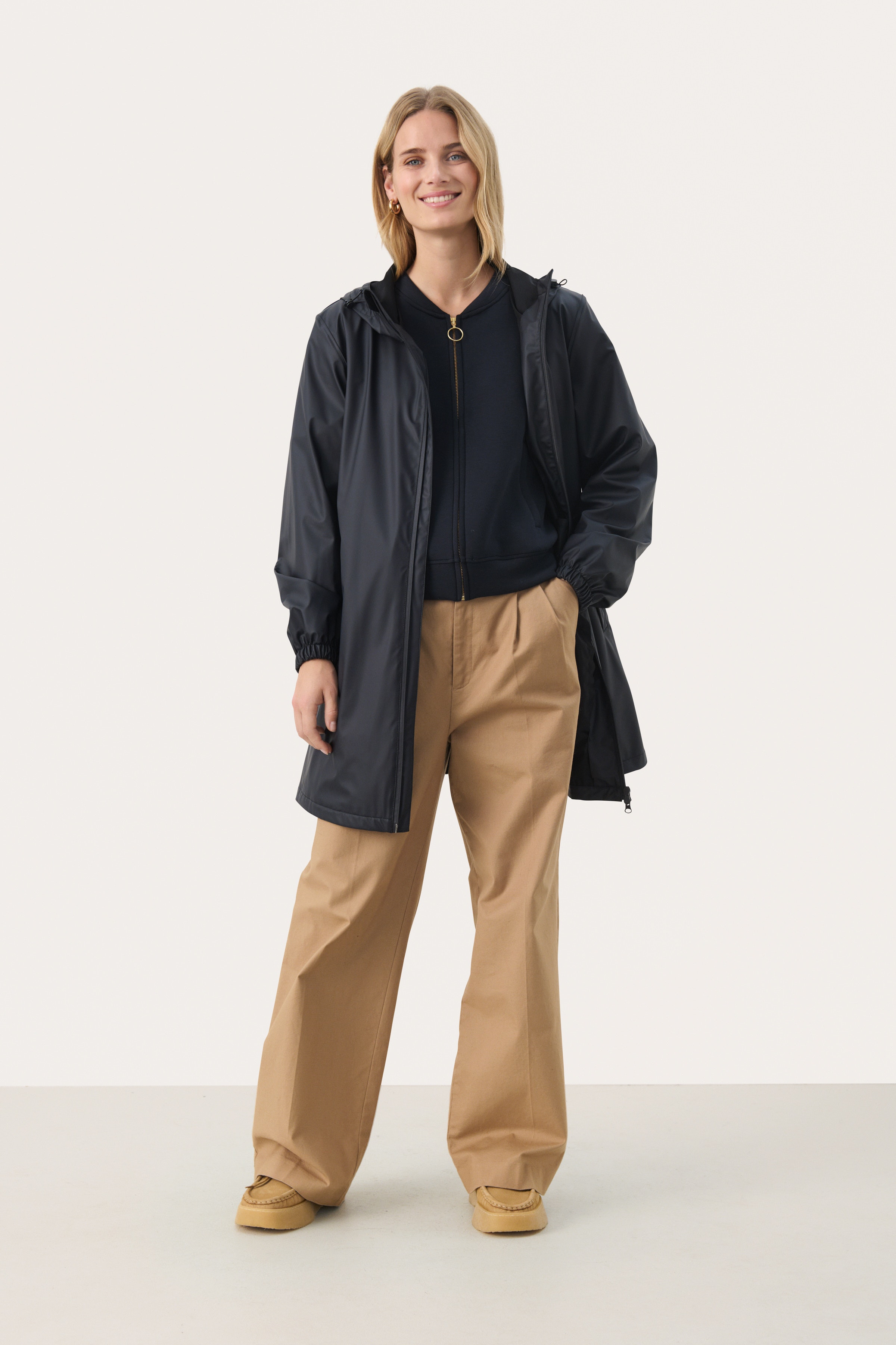 NicholinePW Regnrock LOOKBOOK FRONT 30309199-194013