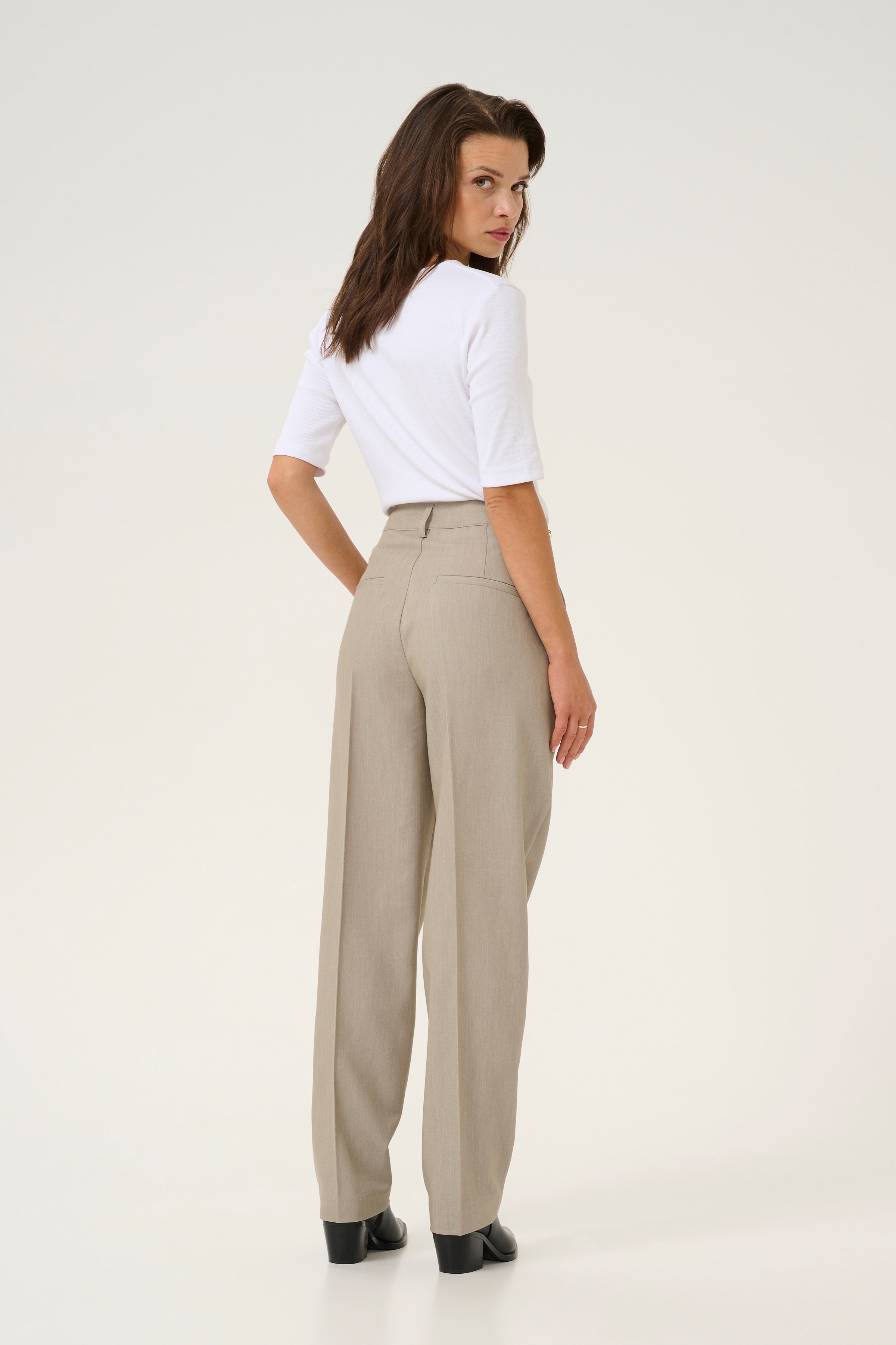 KAsakura Trousers LOOKBOOK BACK 10507770-1702051