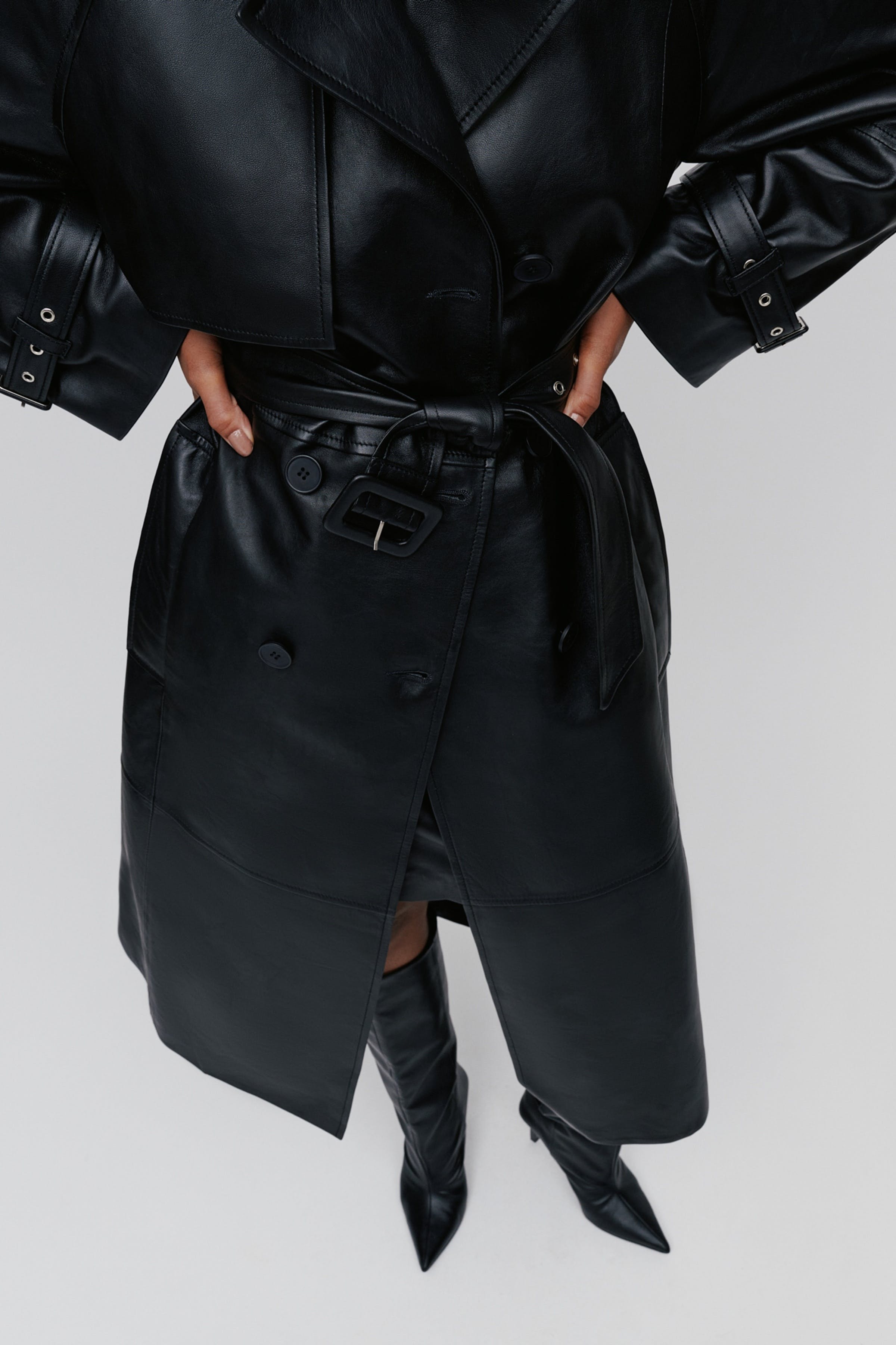 LINDA Outerwear LOOKBOOK FRONT 30600685-BK999