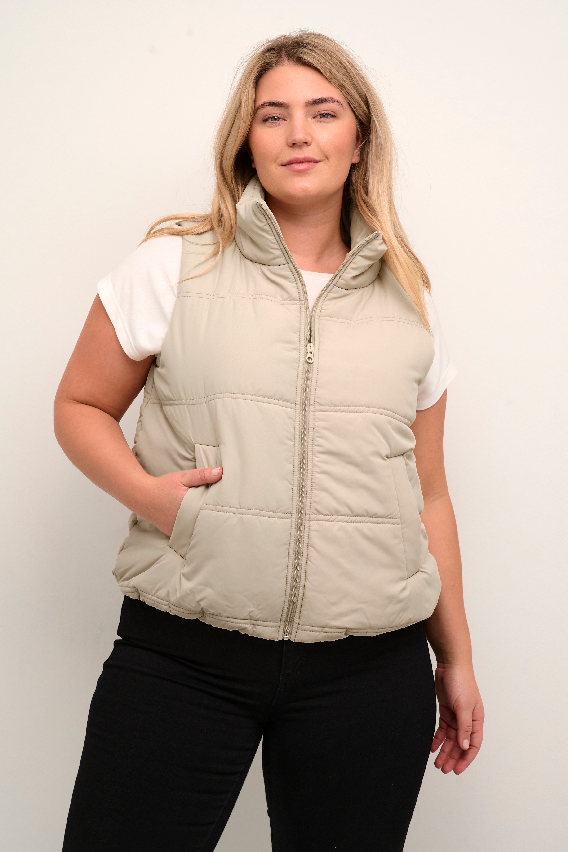 KCronya Vest LOOKBOOK FRONT 10581449-151305