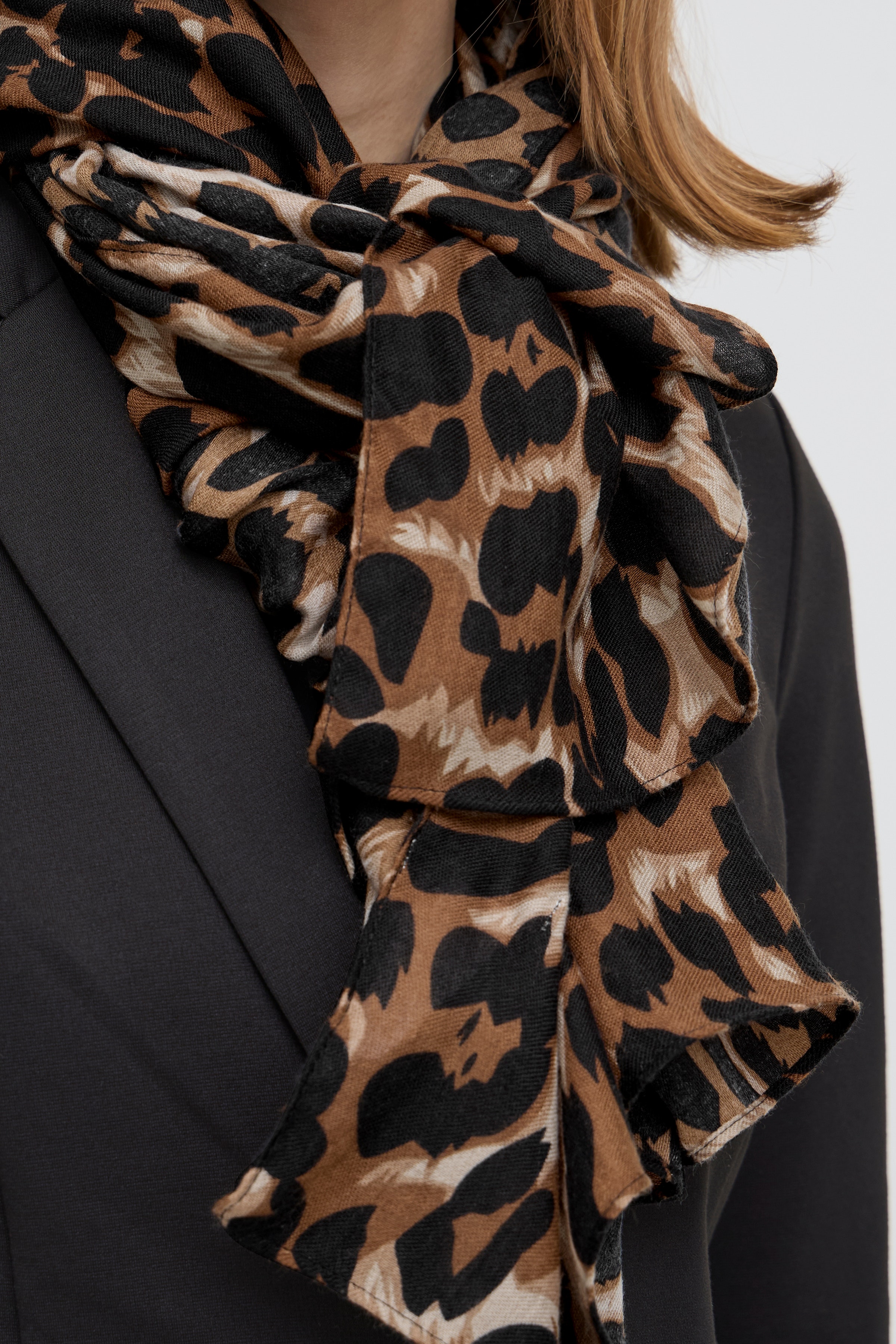 IAGATE Sjaal LOOKBOOK FRONT 20125318-194008