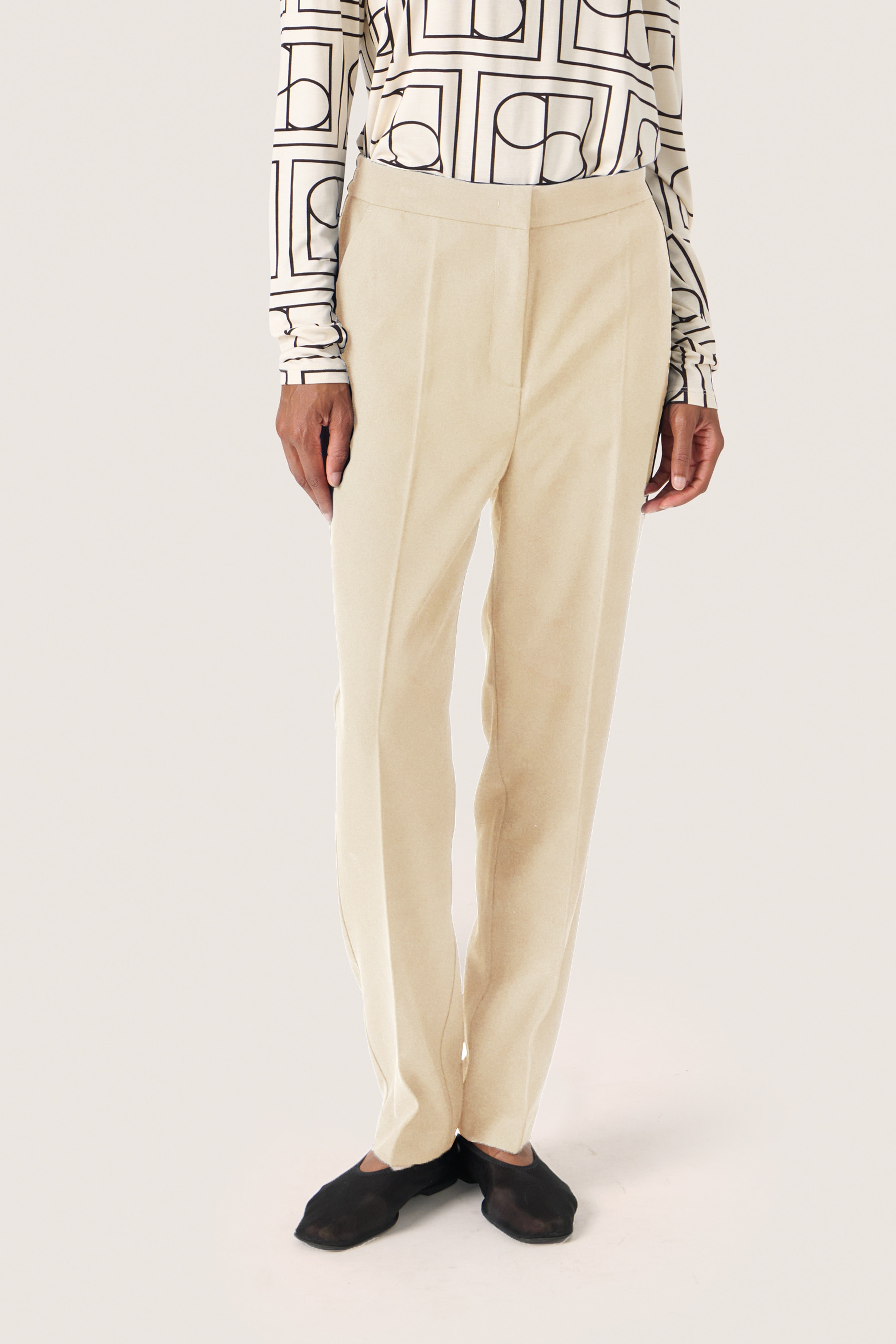 SLCewtona Trousers LOOKBOOK FRONT 30408329-130401