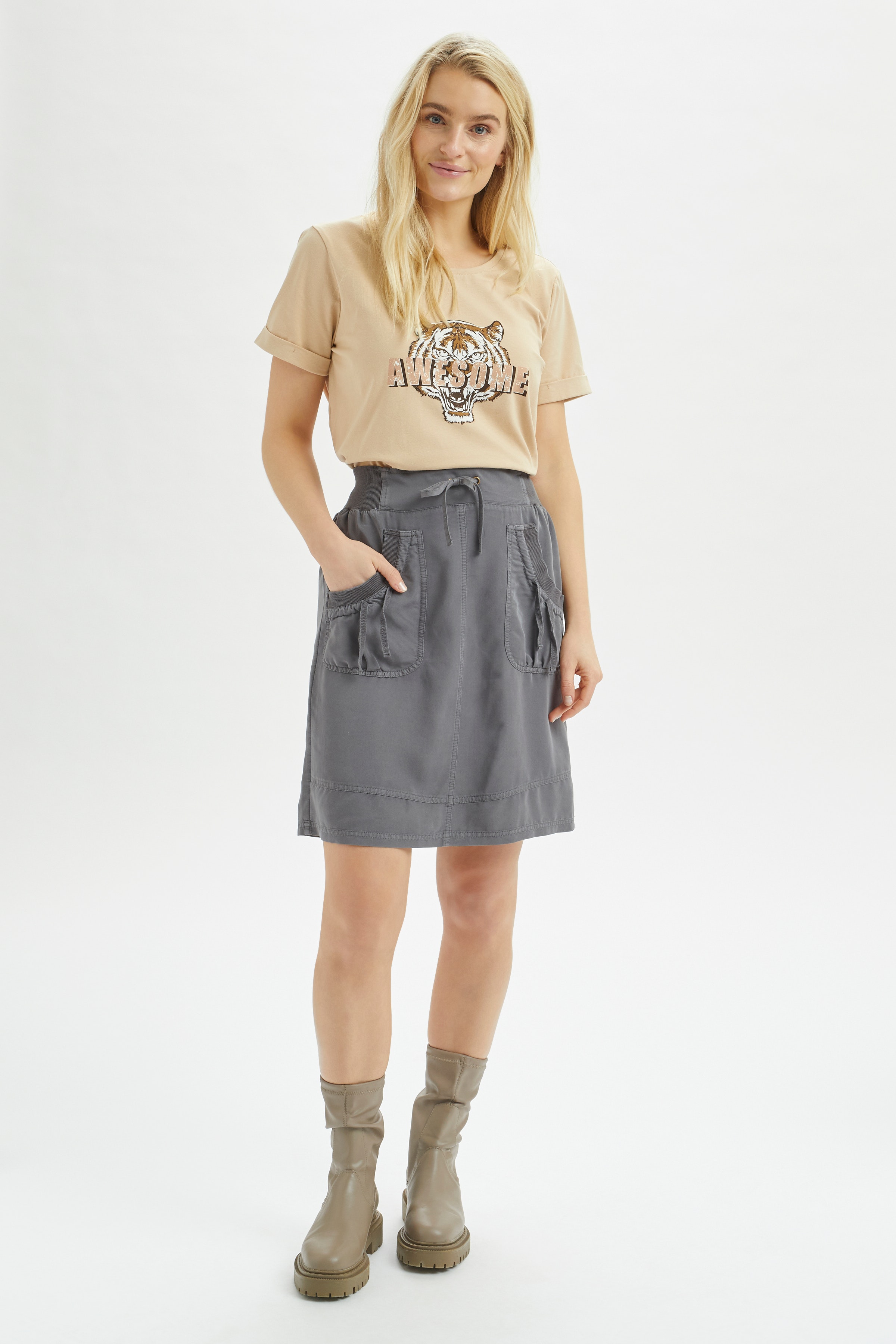 CRMedly T-shirt LOOKBOOK FRONT 10650637-151215