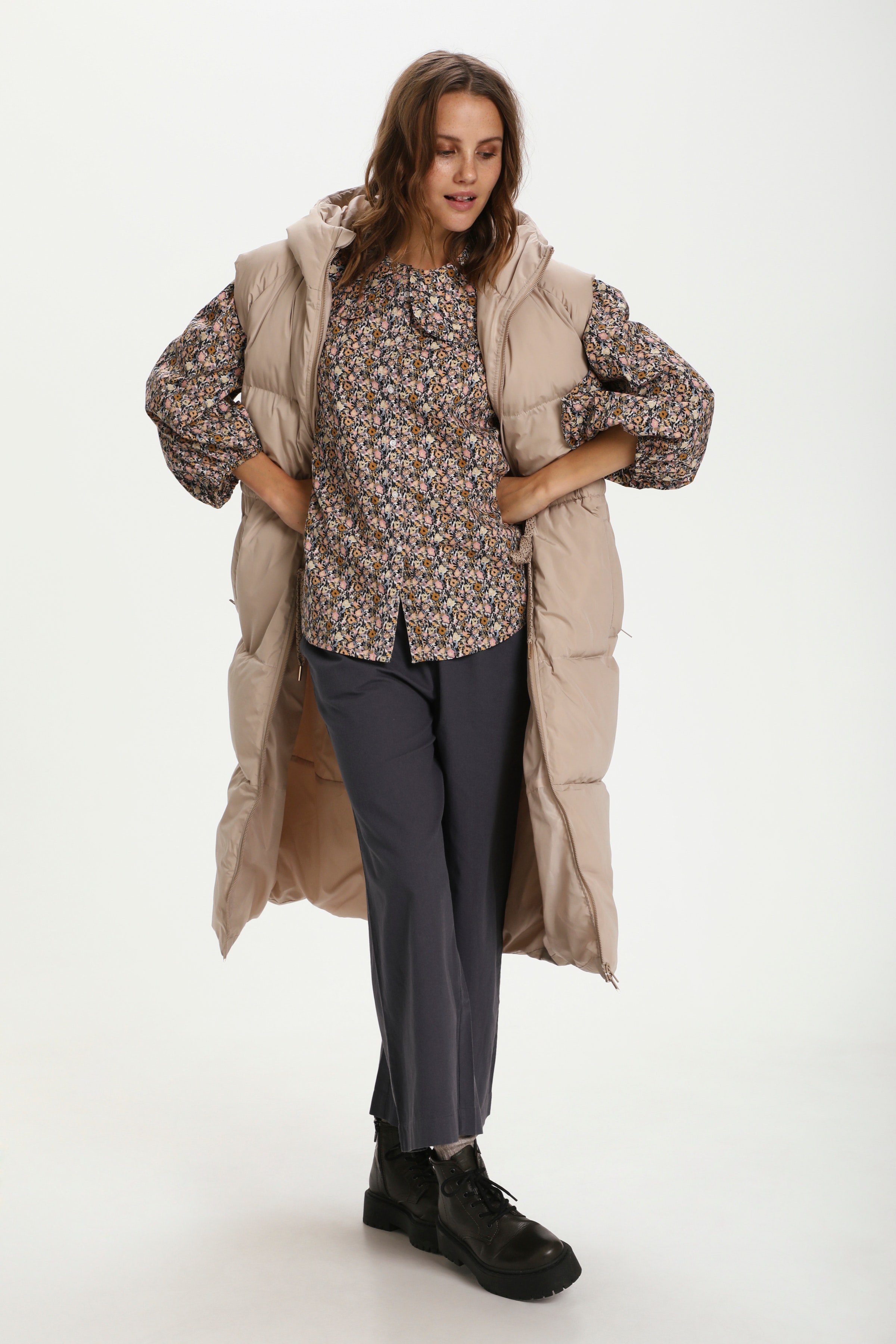  HellaSZ Vest

 LOOKBOOK BACK 30511214-161210