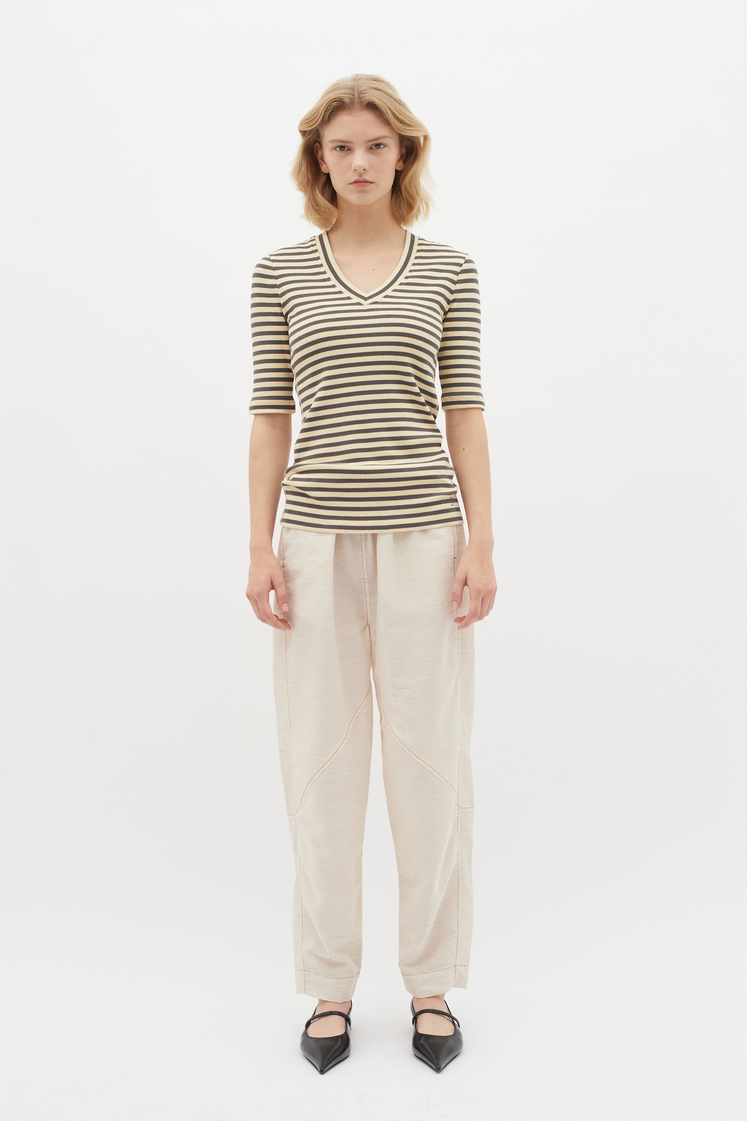 DagnaIW Striped V T-shirt LOOKBOOK FRONT 30107270-303054