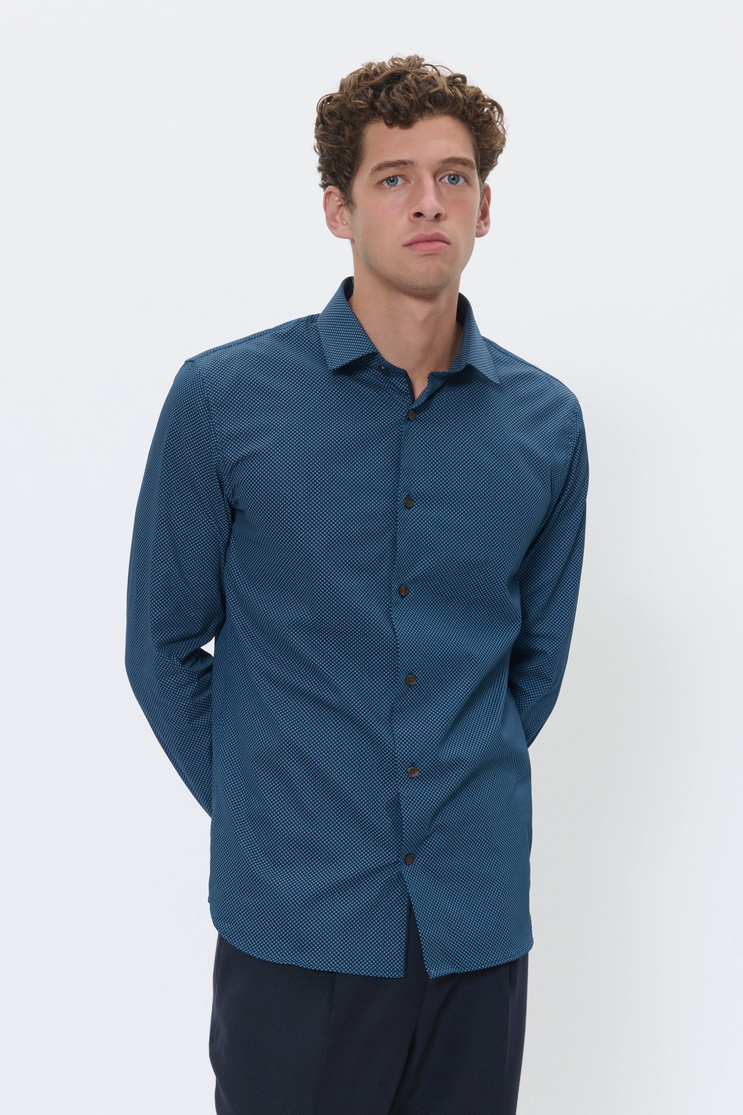 MAtrostol Shirt LOOKBOOK FRONT 30208519-194011