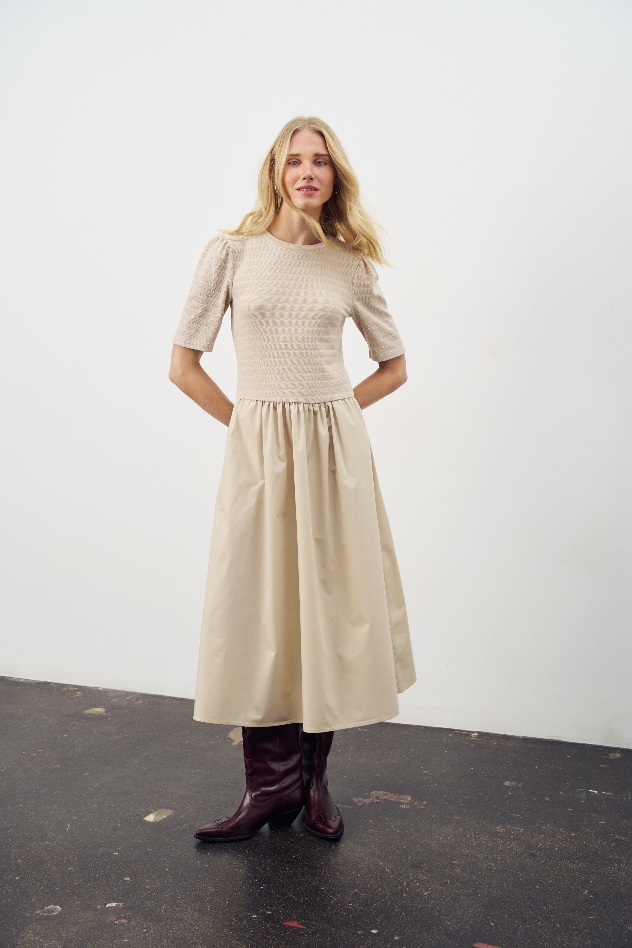 LucianaSZ Kleid LOCATION NONE 30514237-130607
