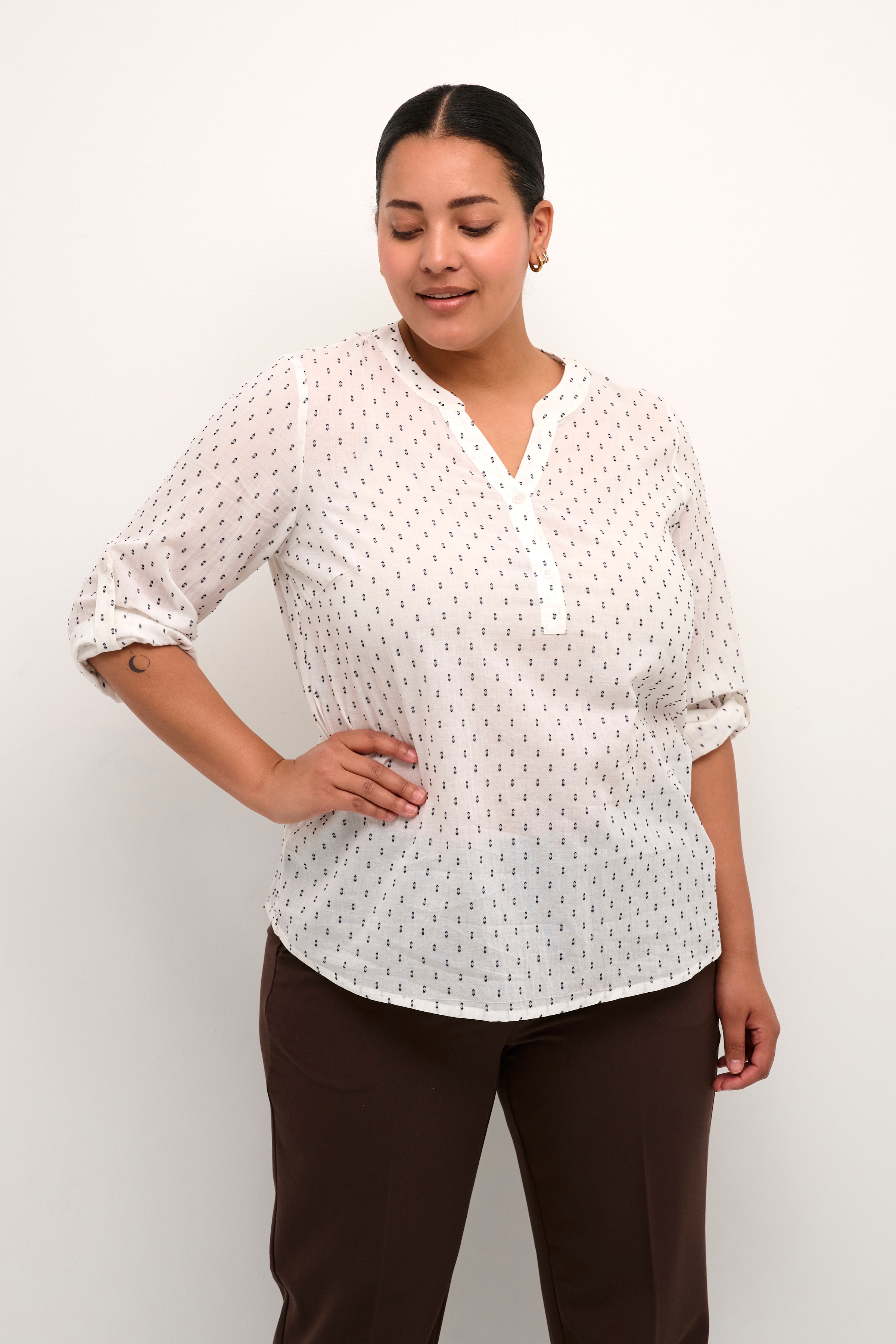 KCsolo Blouse LOOKBOOK FRONT 10581317-105298