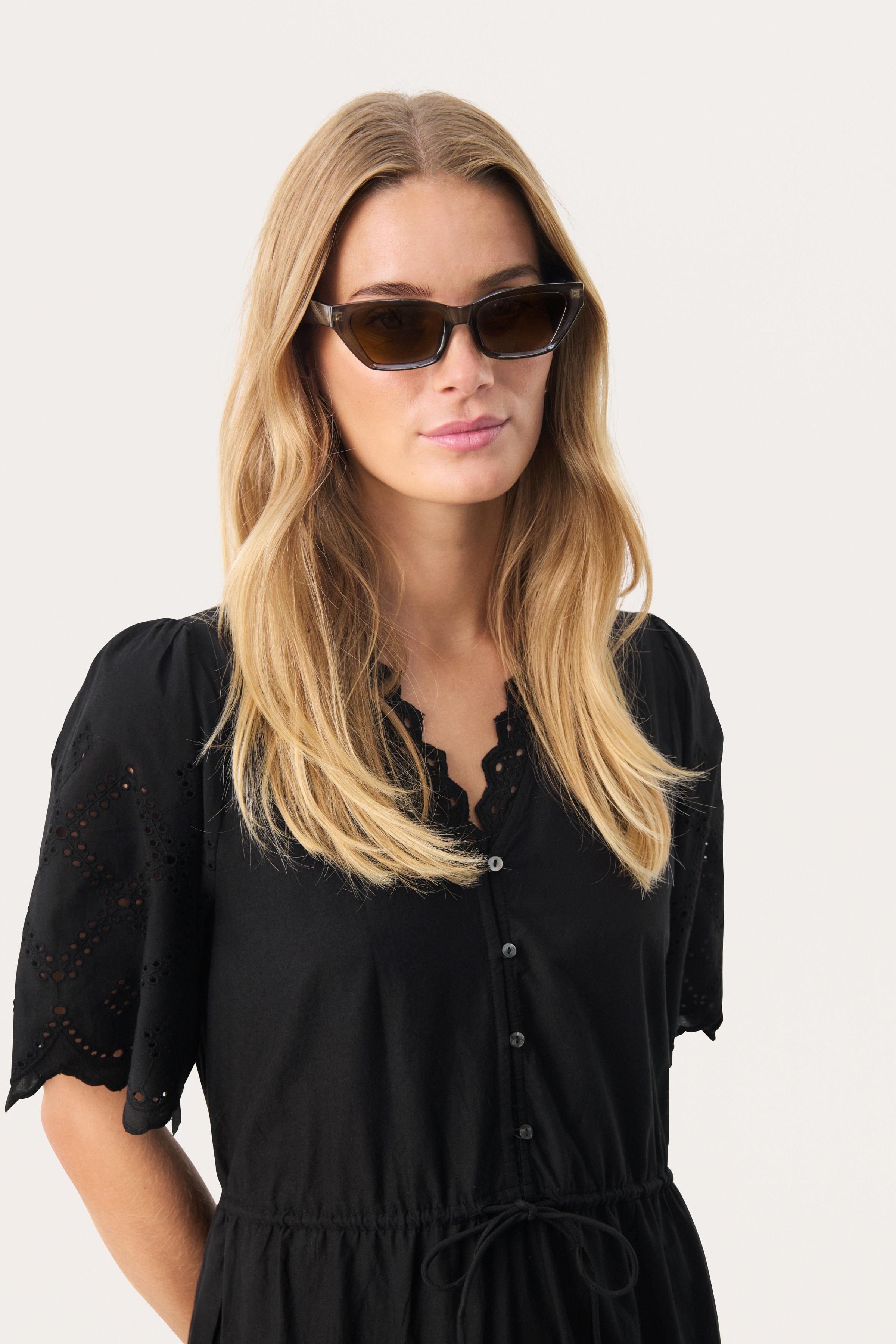 RebbiePW Solglasögon LOOKBOOK DETAIL 30309693-190820