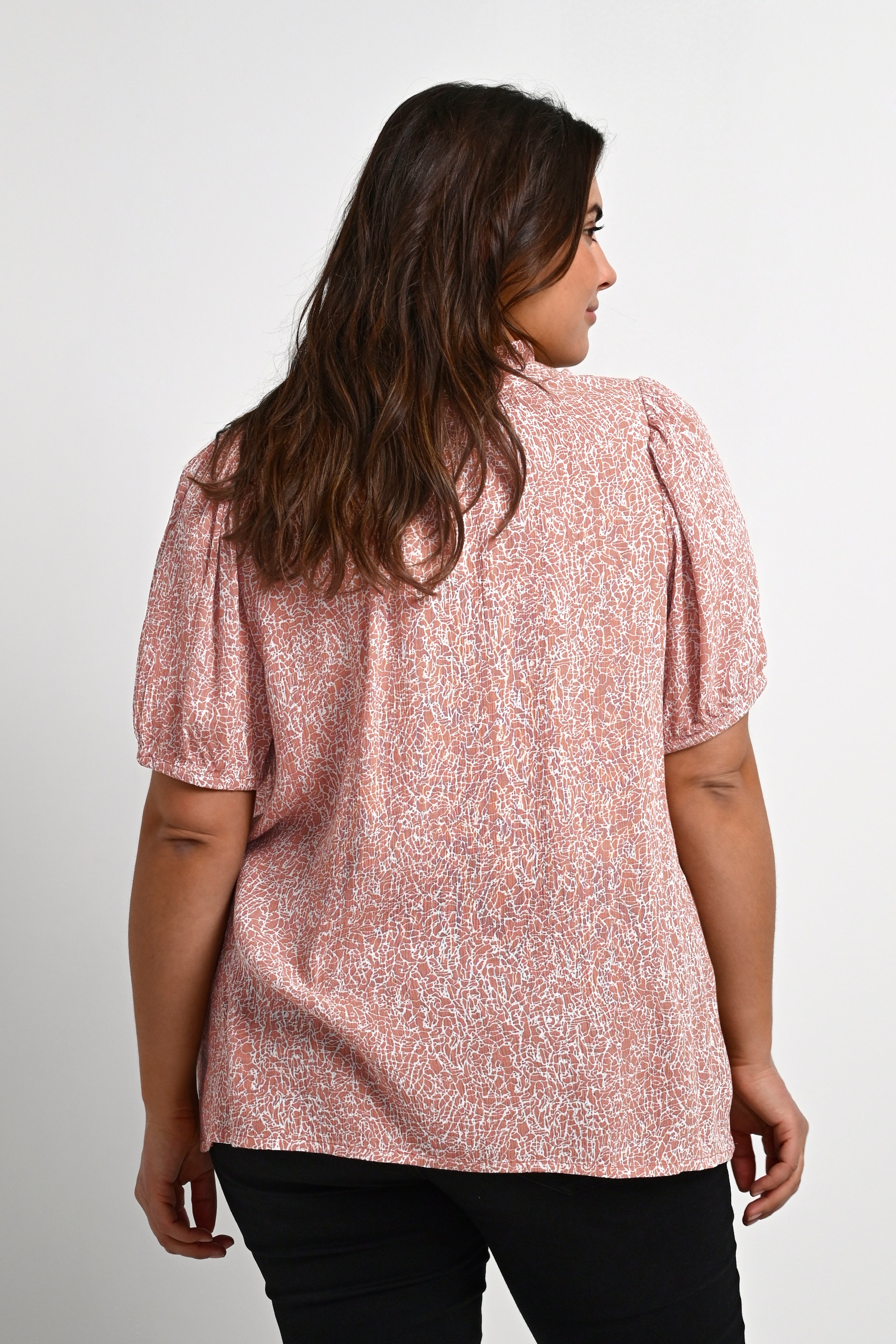 KCbera Ami Blouse with short sleeve LOOKBOOK BACK 10580754-102993