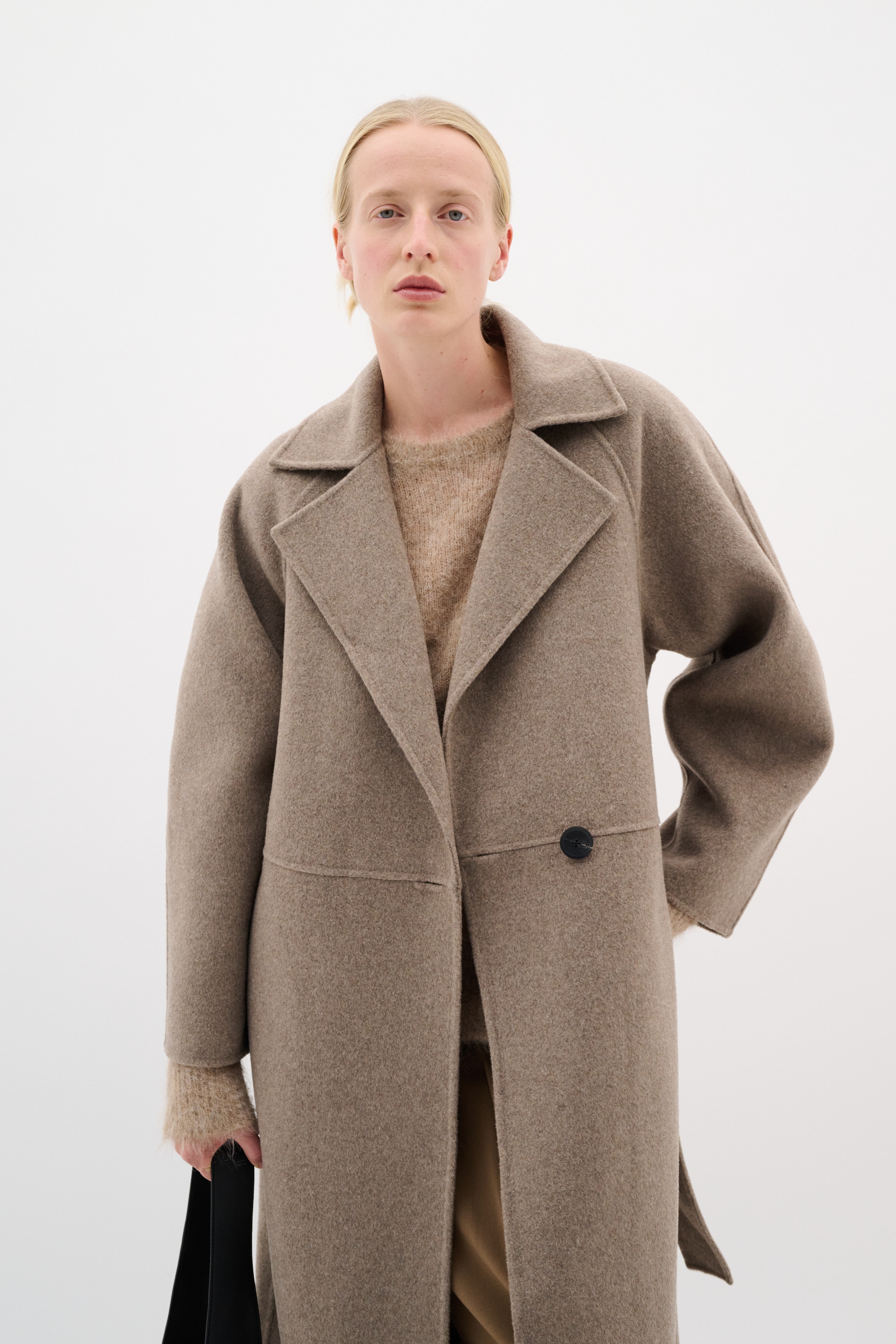 YillaIW Coat LOOKBOOK FRONT 30110608-1813041