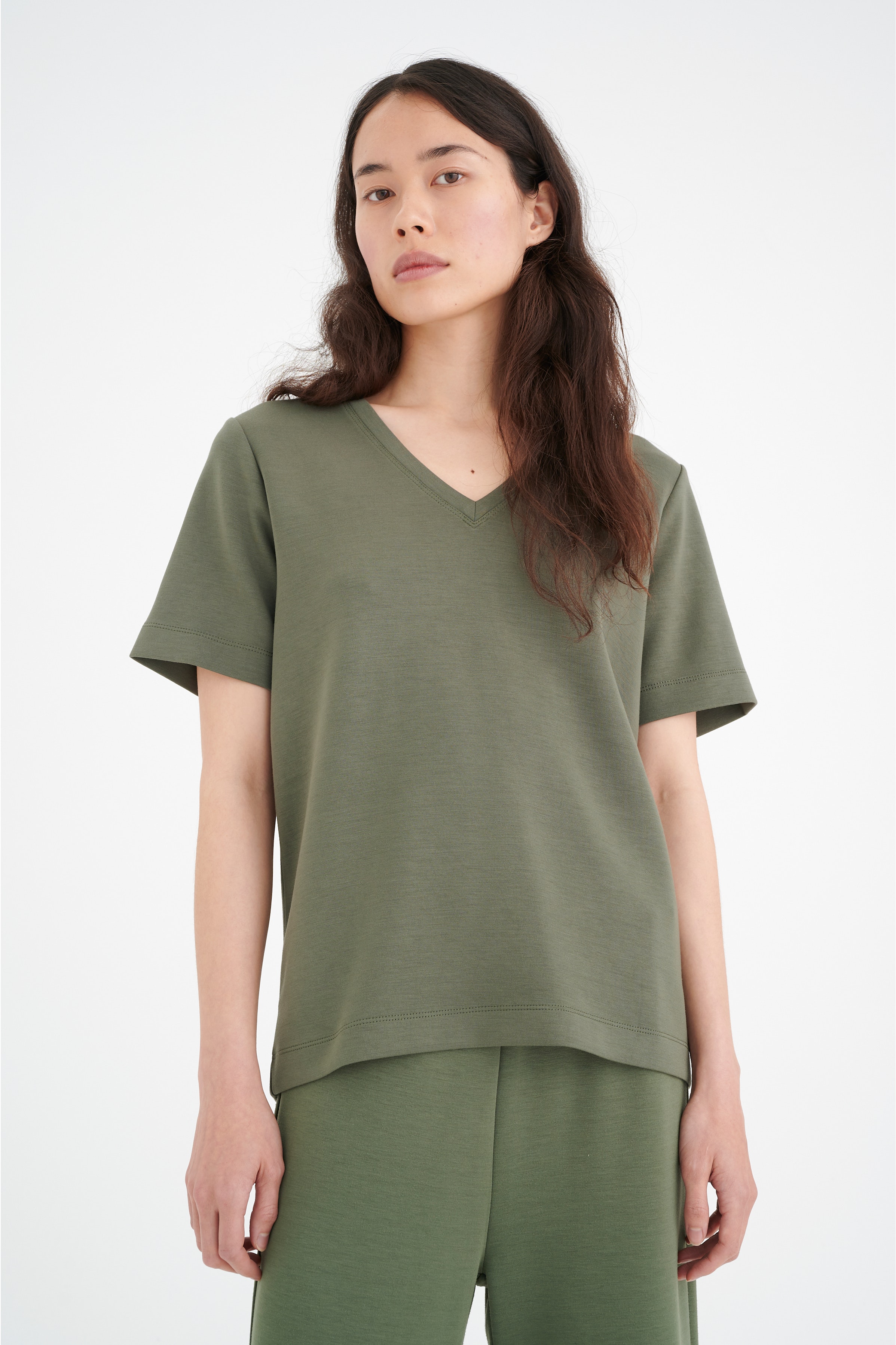 BecaIW T-shirt LOOKBOOK FRONT 30106370-190312