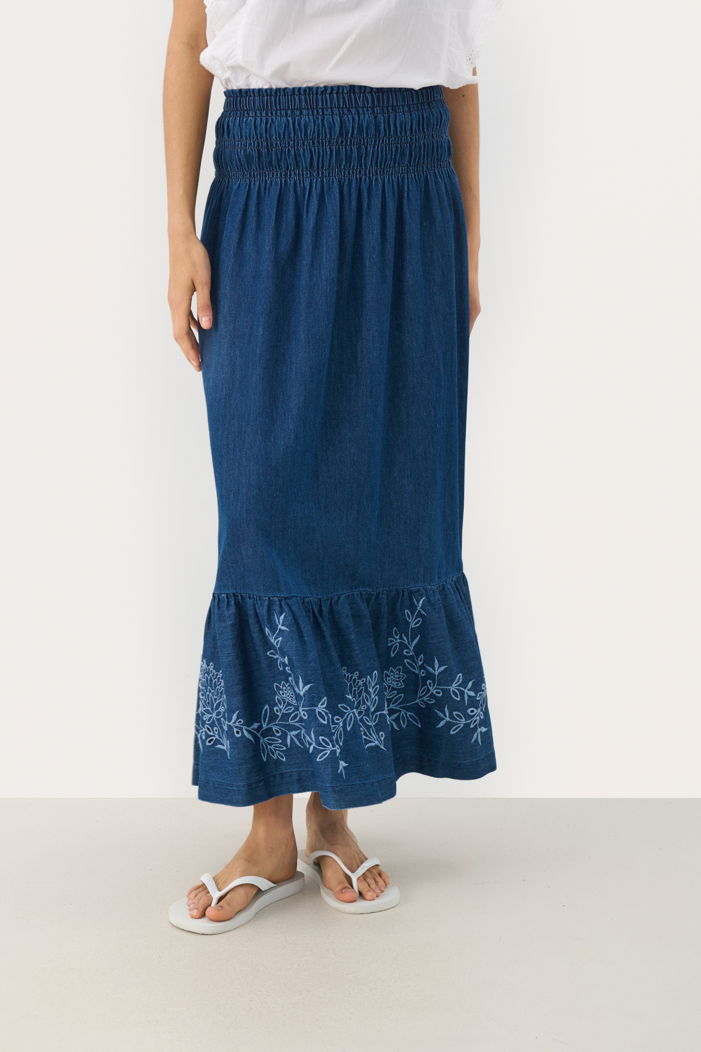 ThamaraPW Skirt LOOKBOOK FRONT 30309809-303982