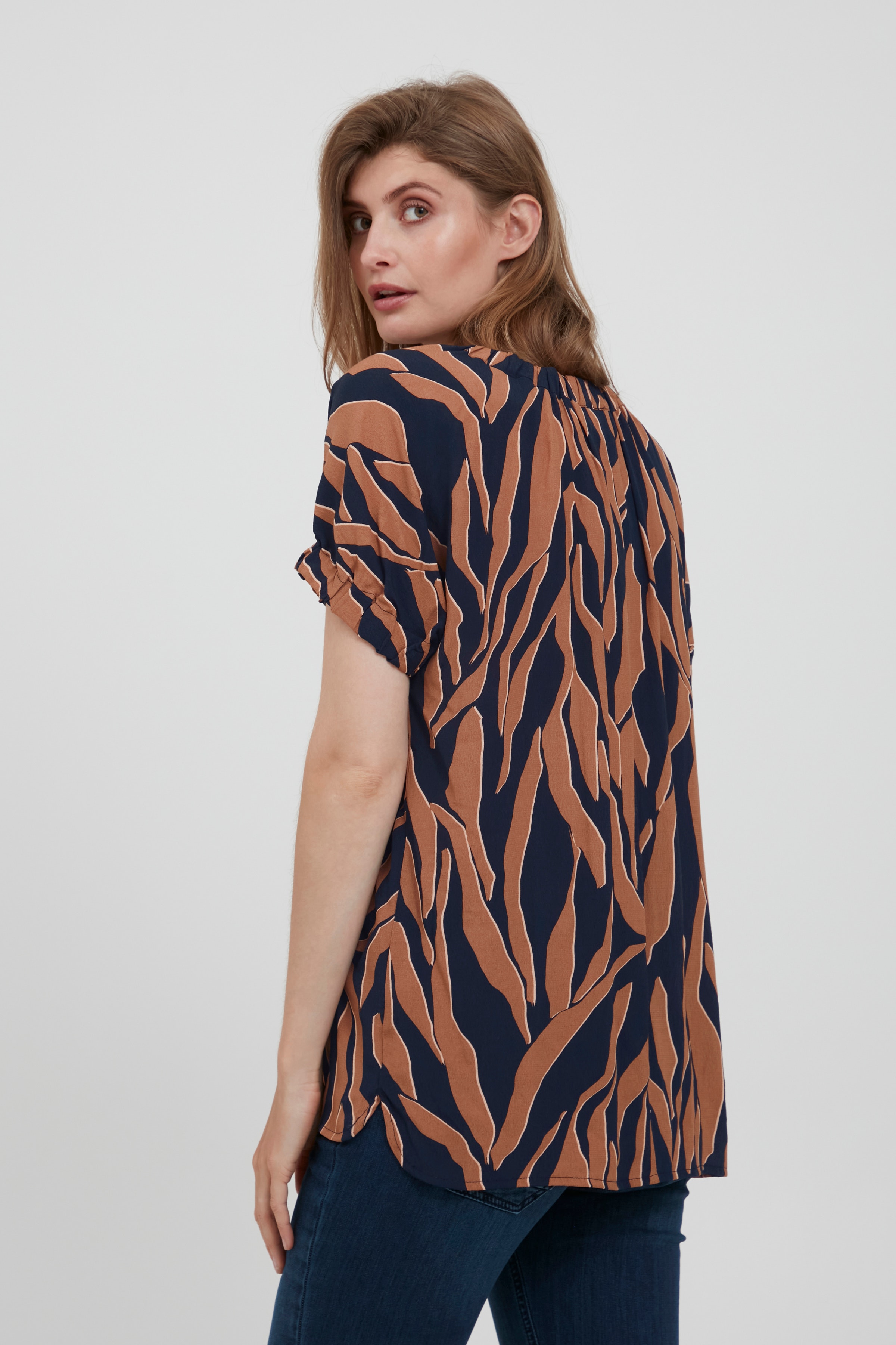 Kortermet bluse LOOKBOOK FRONT 20404148-200879