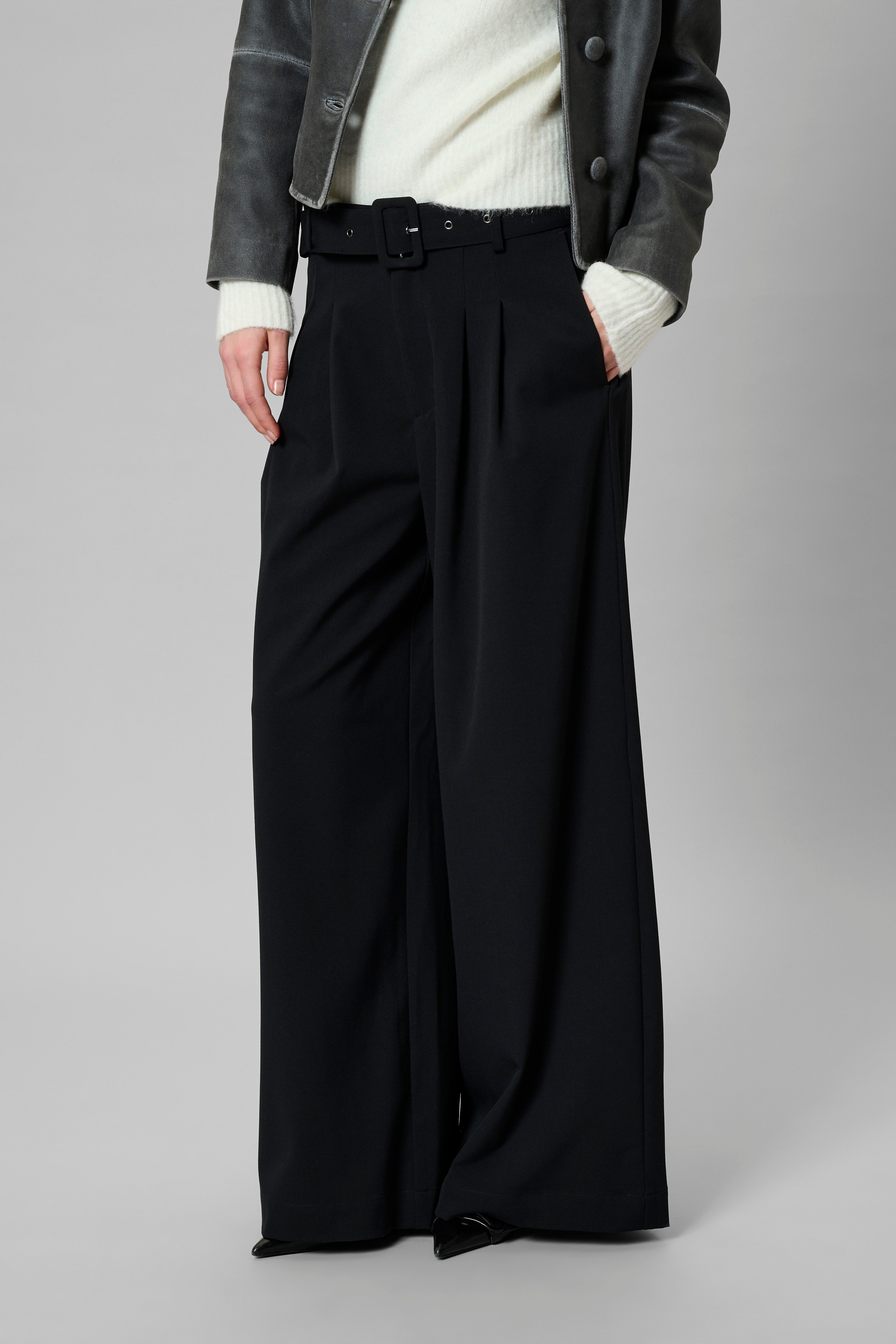 MWHace Trousers LOOKBOOK FRONT 10705331-100031