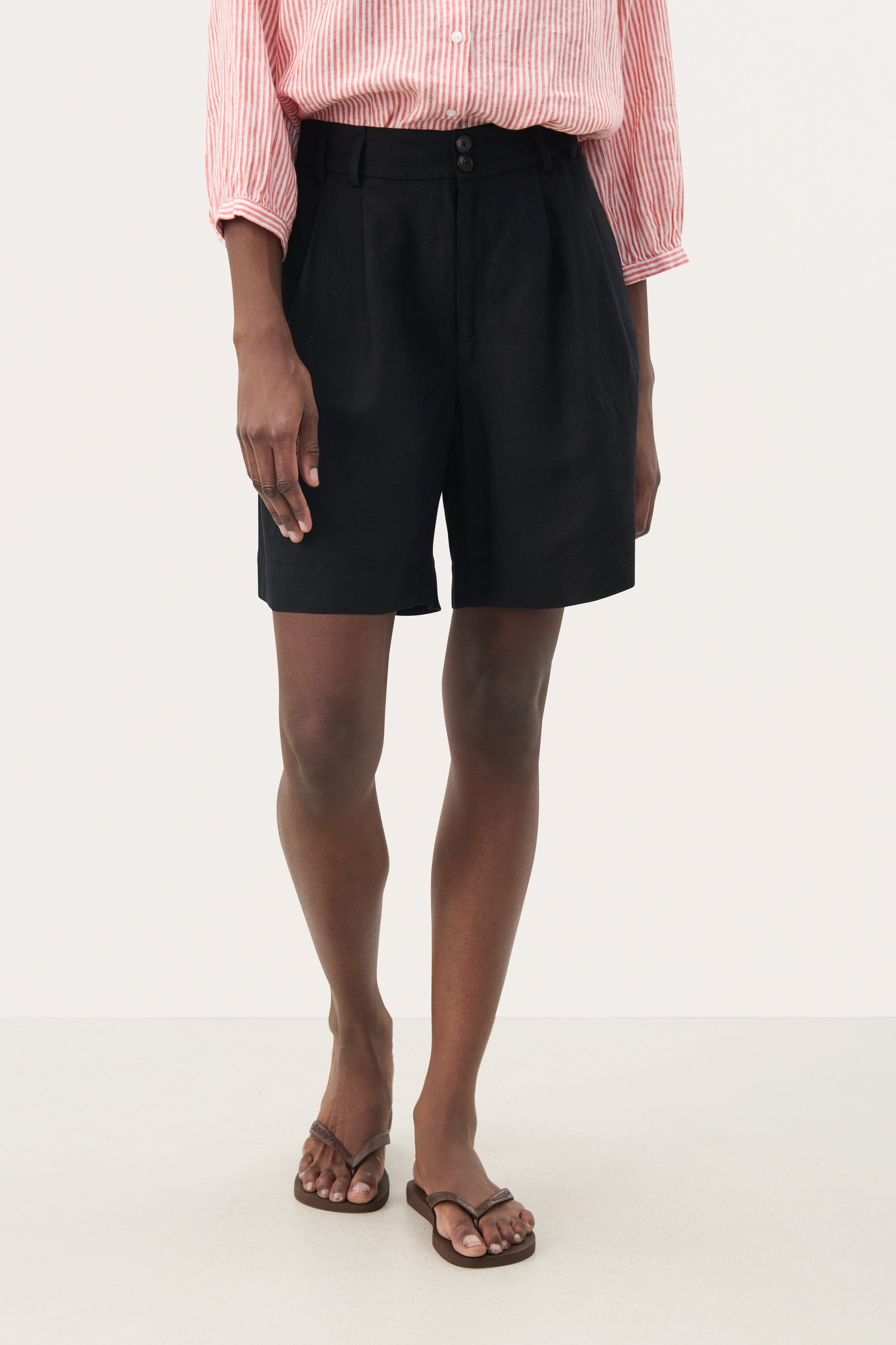 RainePW Shorts LOOKBOOK FRONT 30309603-194008