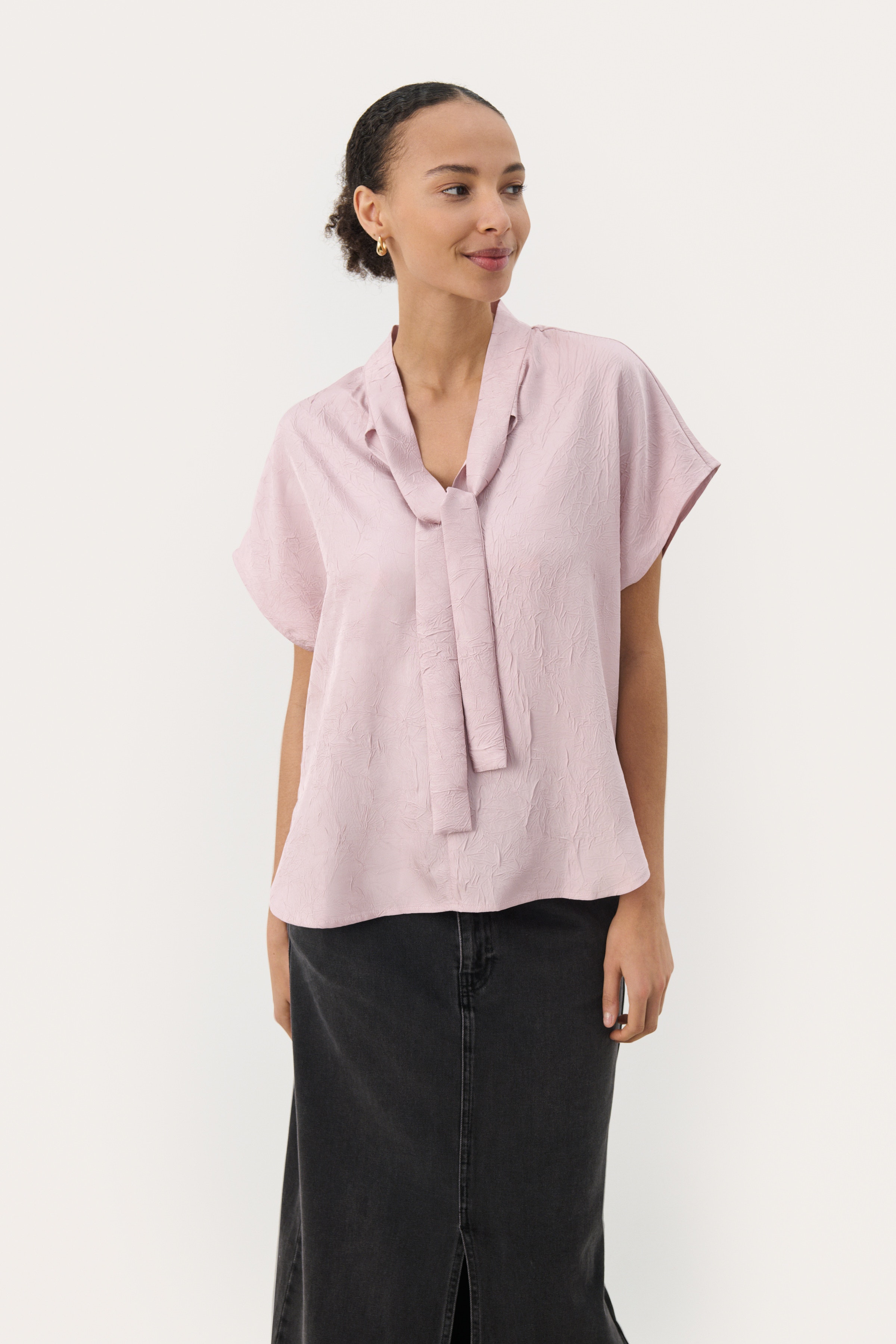 EstefaniaPW Kortärmad blus med rosett LOOKBOOK FRONT 30308490-151905