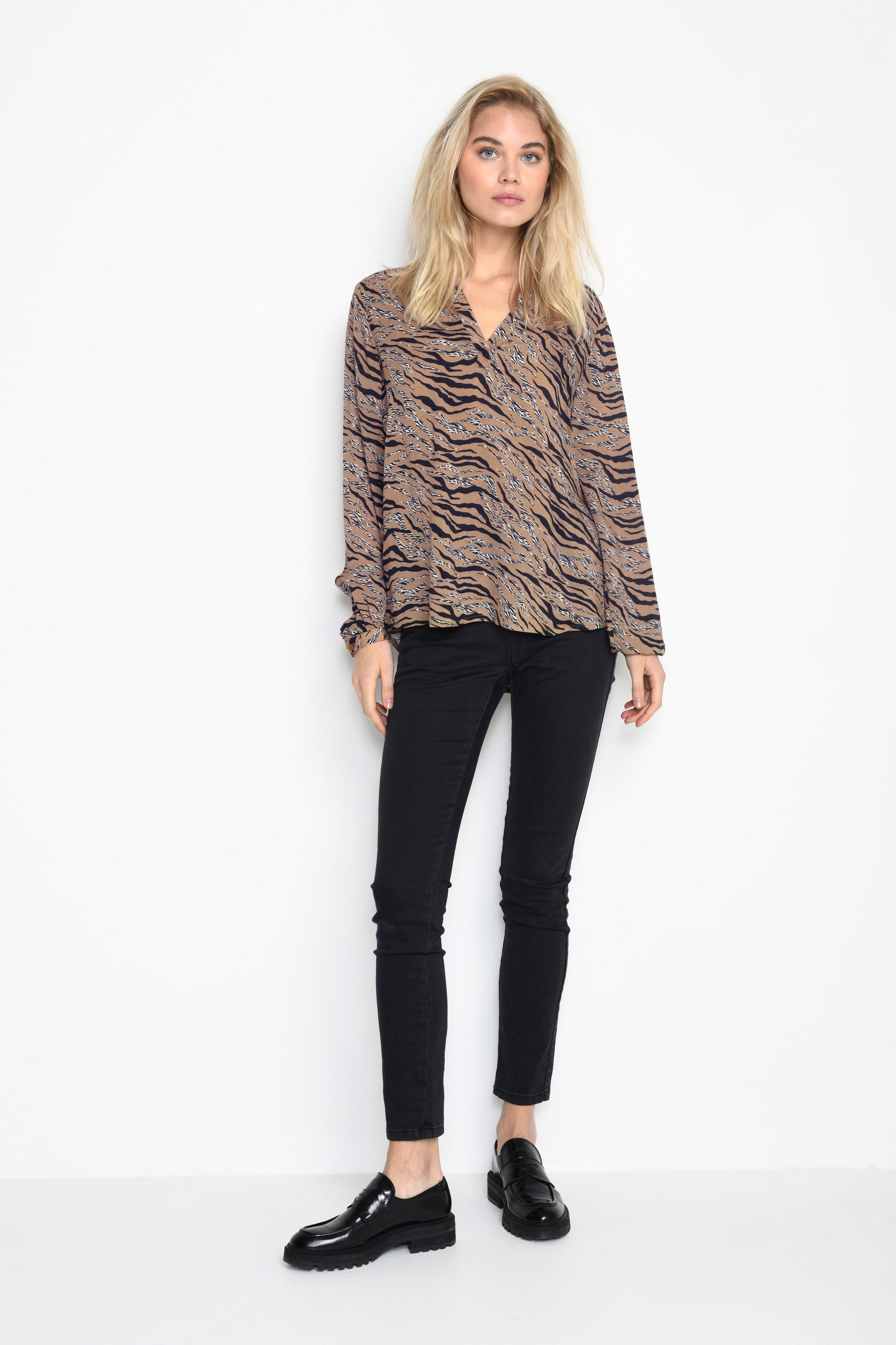 KAfia Langærmet bluse LOOKBOOK FRONT 10552008-103282